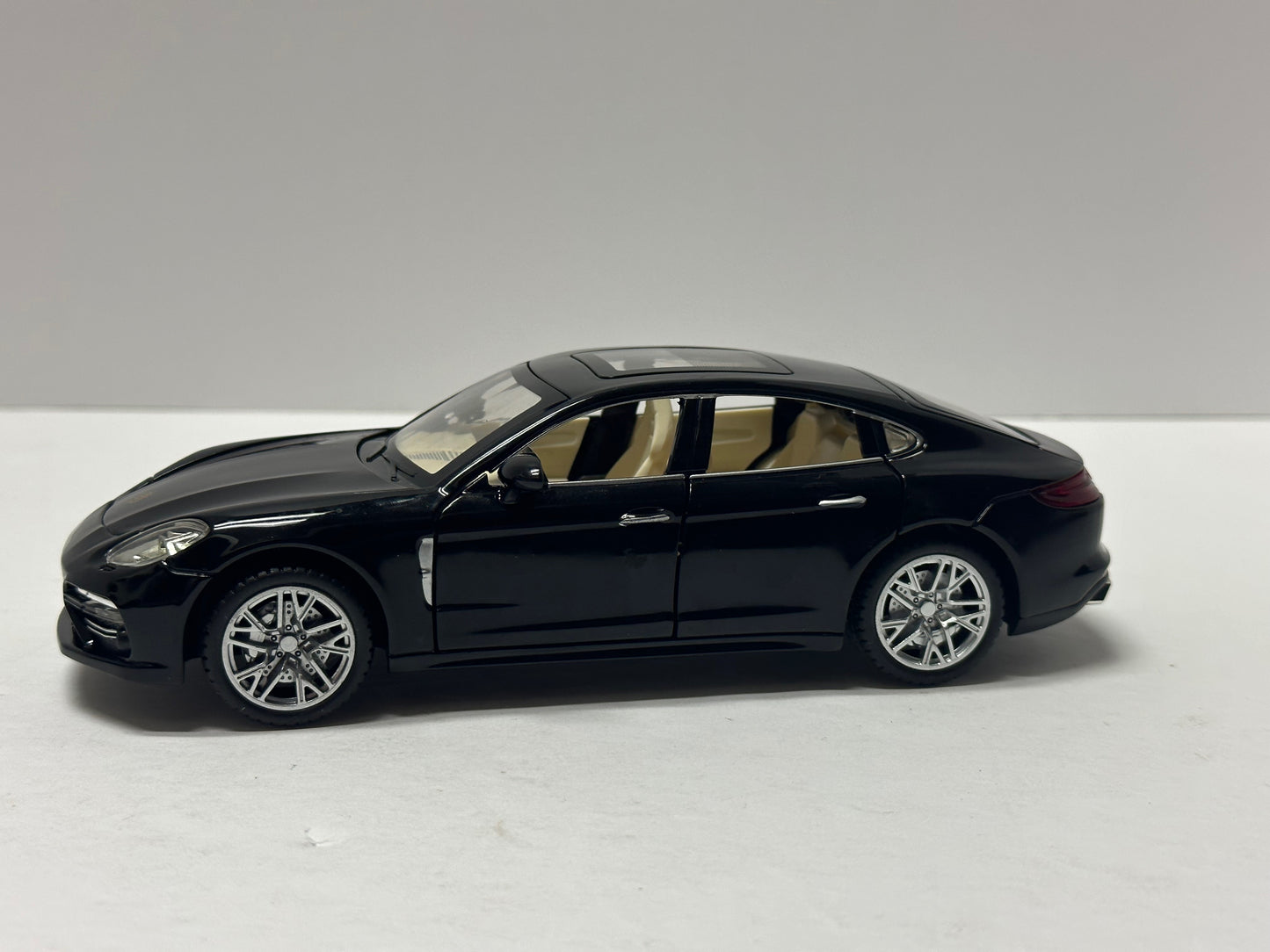 1:24 2020 Porsche Panamera Black Diecast With LED Lights