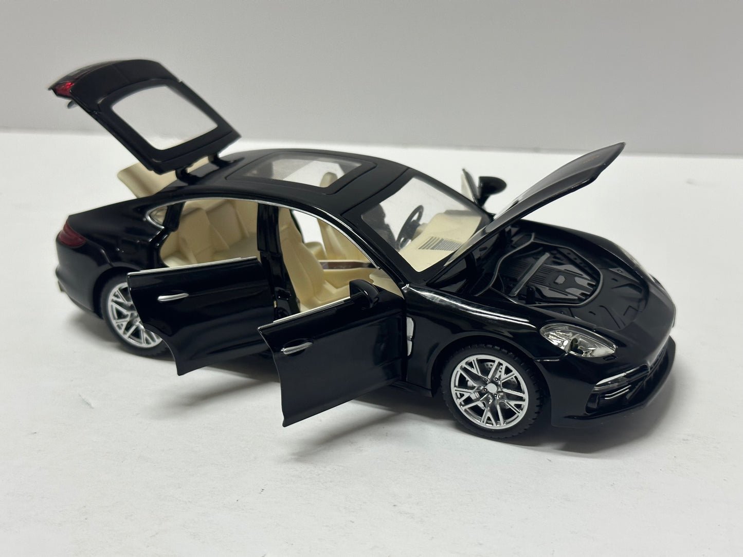 1:24 2020 Porsche Panamera Black Diecast With LED Lights