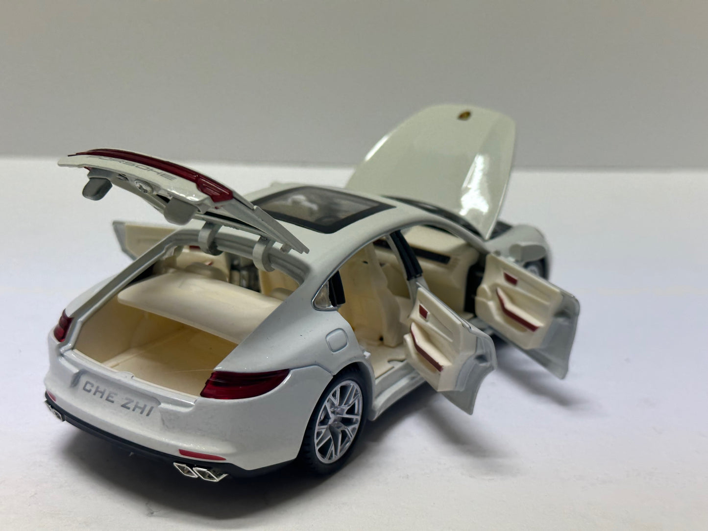 1:24 2020 Porsche Panamera White Diecast With LED Lights