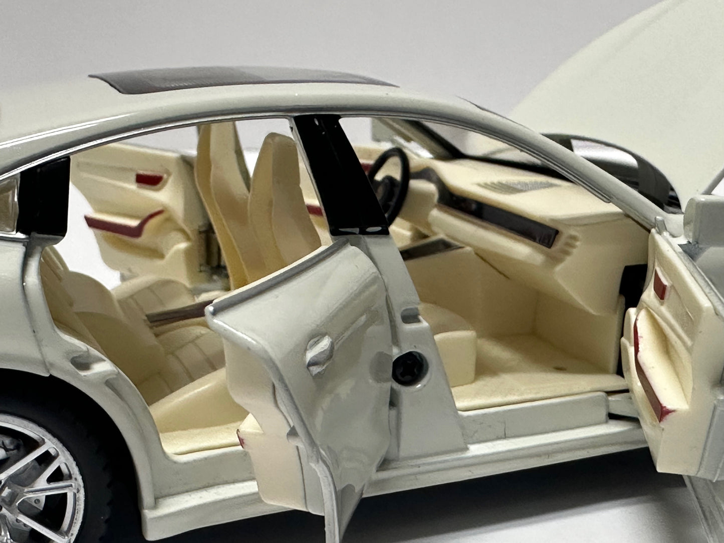 1:24 2020 Porsche Panamera White Diecast With LED Lights