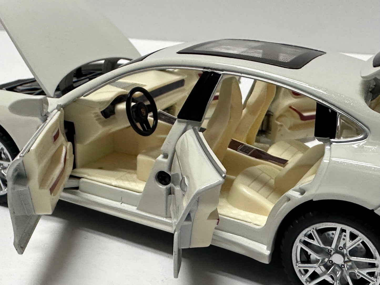 1:24 2020 Porsche Panamera White Diecast With LED Lights