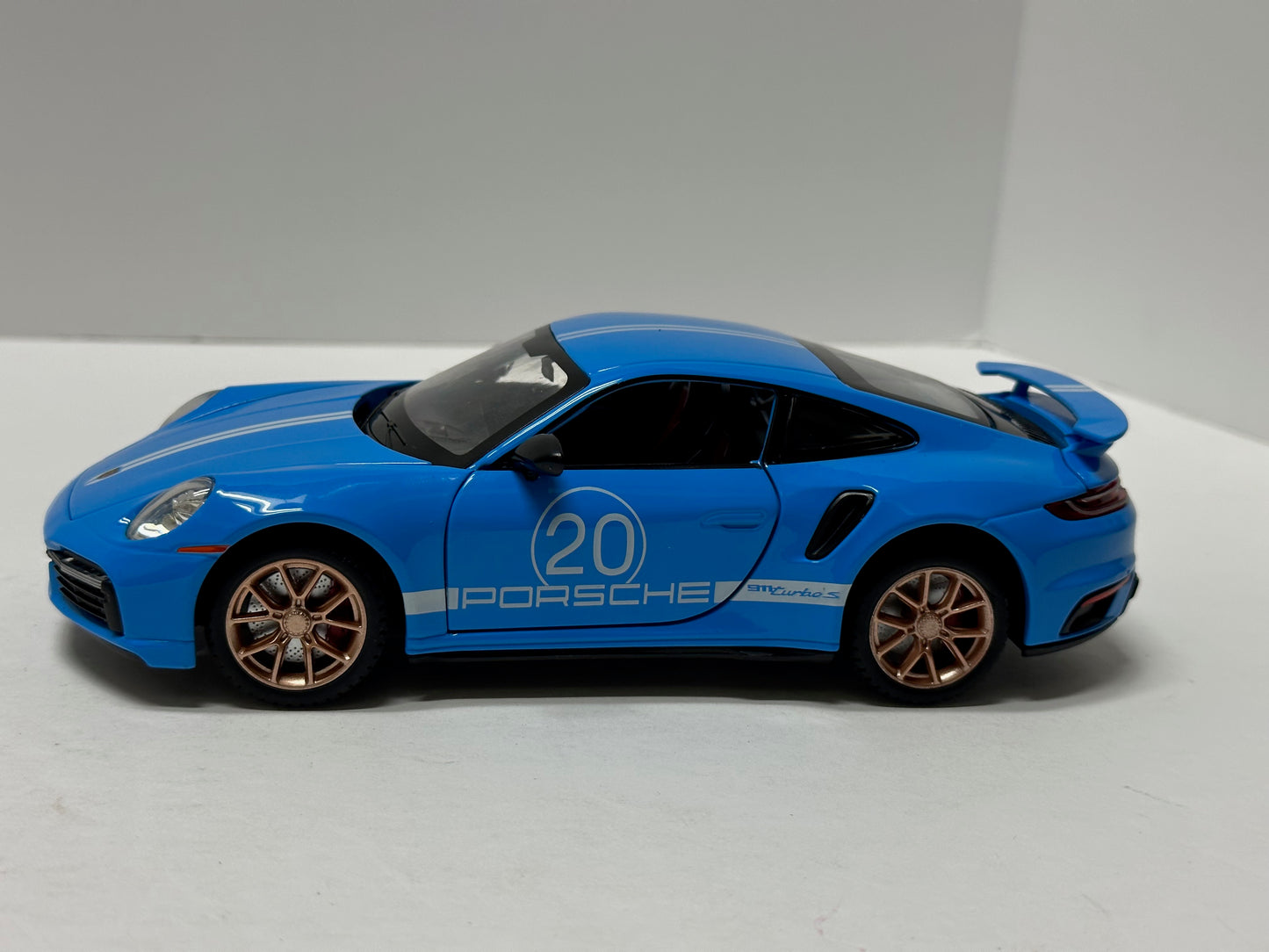 1:24 2020 Porsche 911 Turbo S Diecast With Headlight & Tailight LEDS Blue