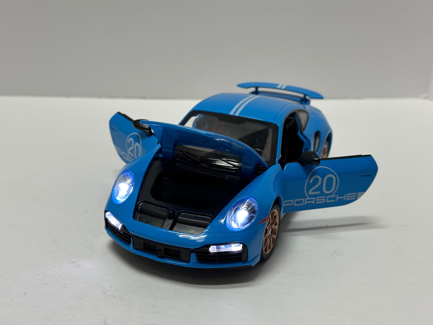 1:24 2020 Porsche 911 Turbo S Diecast With Headlight & Tailight LEDS Blue