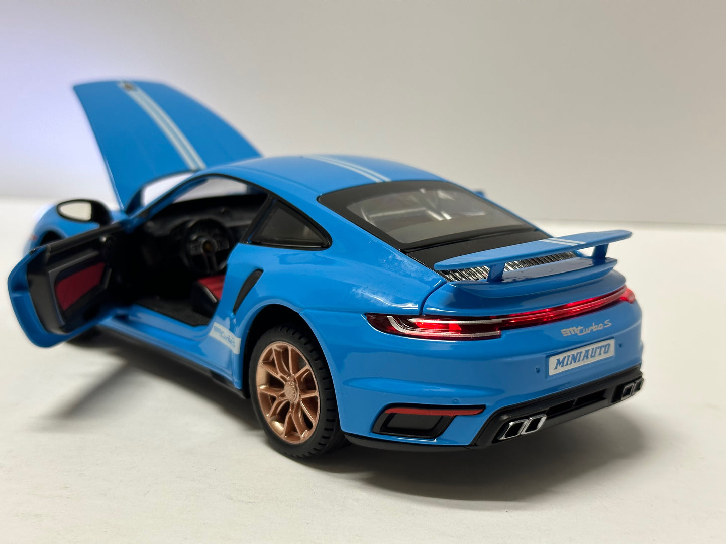 1:24 2020 Porsche 911 Turbo S Diecast With Headlight & Tailight LEDS Blue