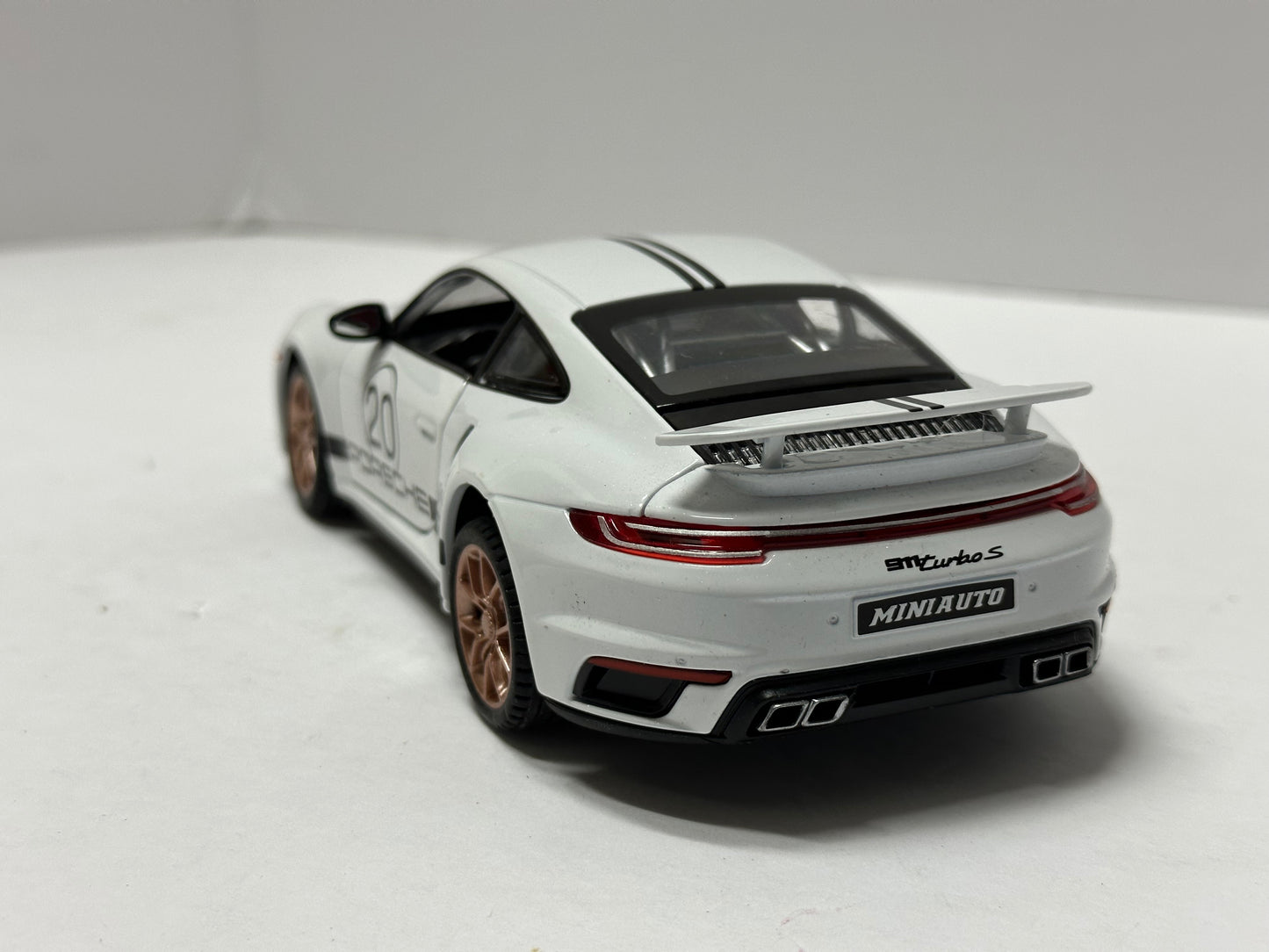 1:24 2020 Porsche 911 Turbo S Diecast With Headlight & Tailight LEDS White