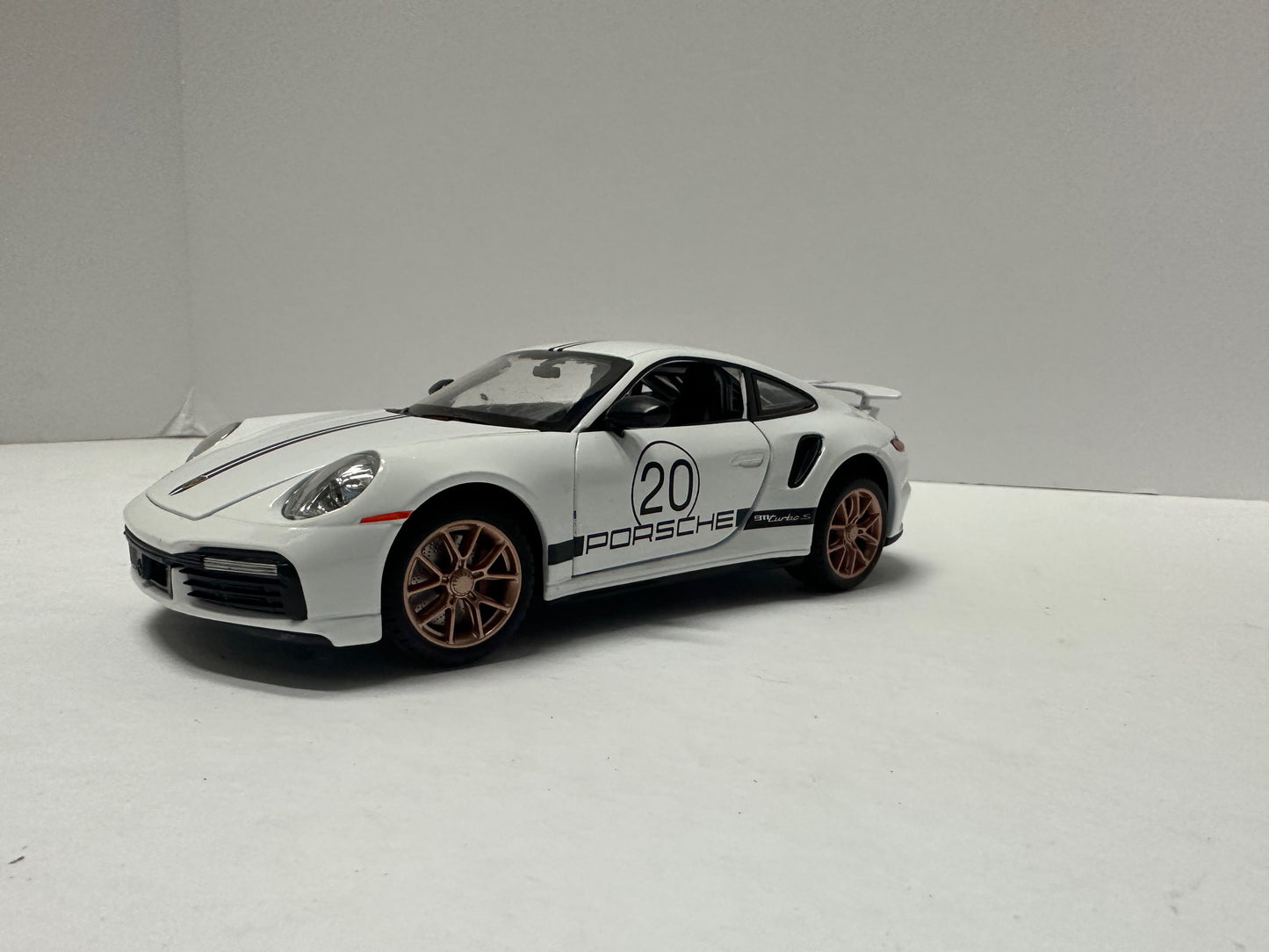 1:24 2020 Porsche 911 Turbo S Diecast With Headlight & Tailight LEDS White