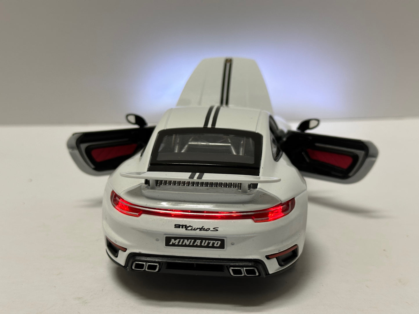 1:24 2020 Porsche 911 Turbo S Diecast With Headlight & Tailight LEDS White