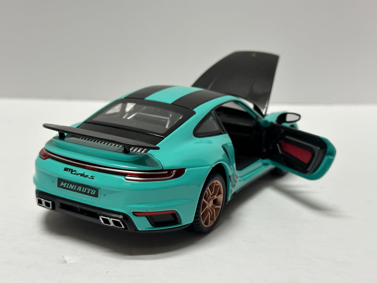 1:24 2020 Porsche 911 Turbo S Diecast With Headlight & Tailight LEDS Blue/Black