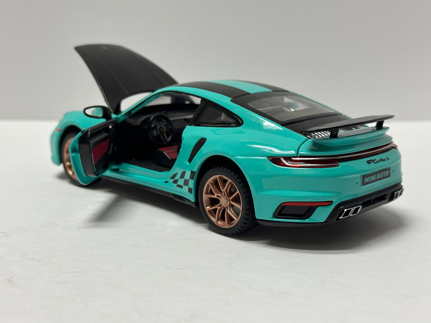 1:24 2020 Porsche 911 Turbo S Diecast With Headlight & Tailight LEDS Blue/Black