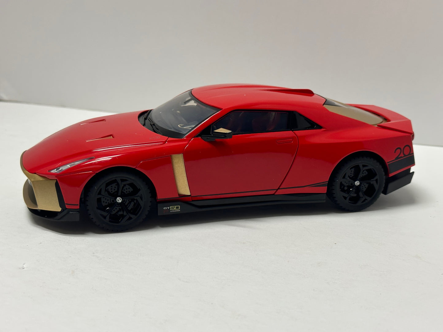 1:18 Scale Nissan GTR50 Spray Metal Sports Car Alloy Model Car Diecast Red