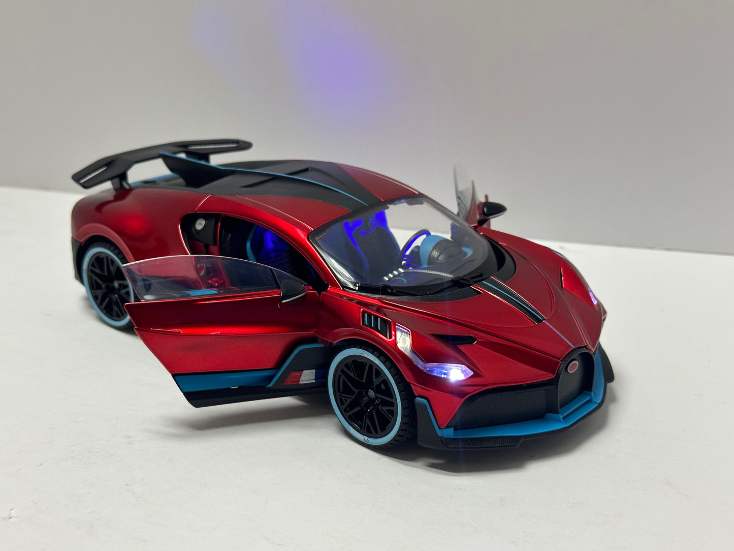 1:18 Bugatti Divo Metal Diecast With LED headlight & Taillight Red