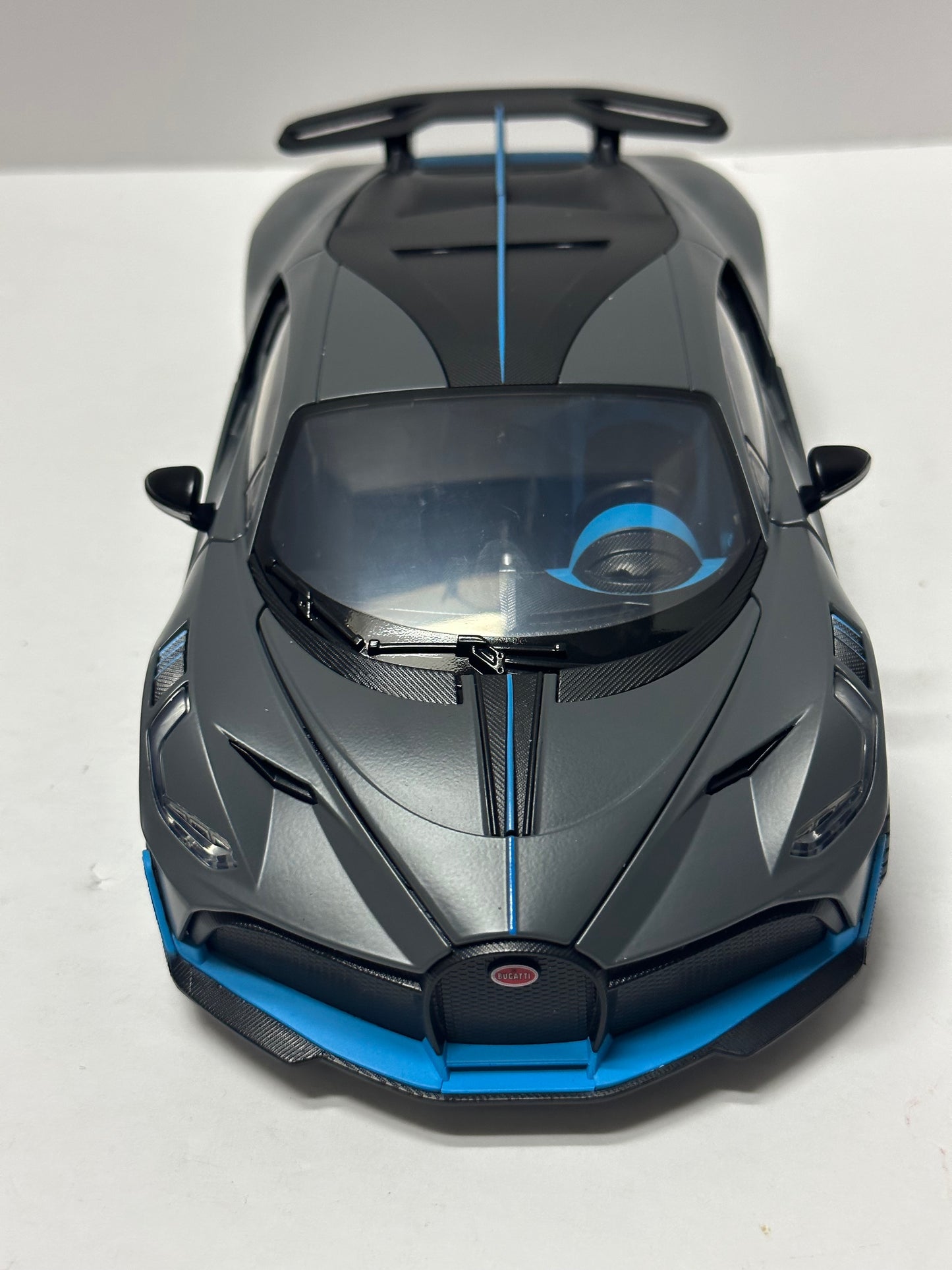 1:18 Bugatti Divo Metal Diecast With LED headlight & Taillight Gray