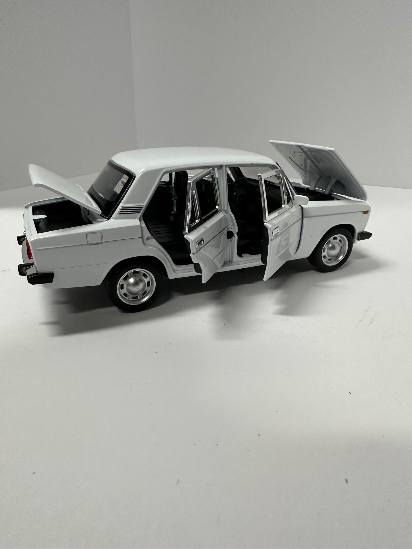 1:24 Russian LADA 2106 Alloy Car Model Diecasts Sound Lights