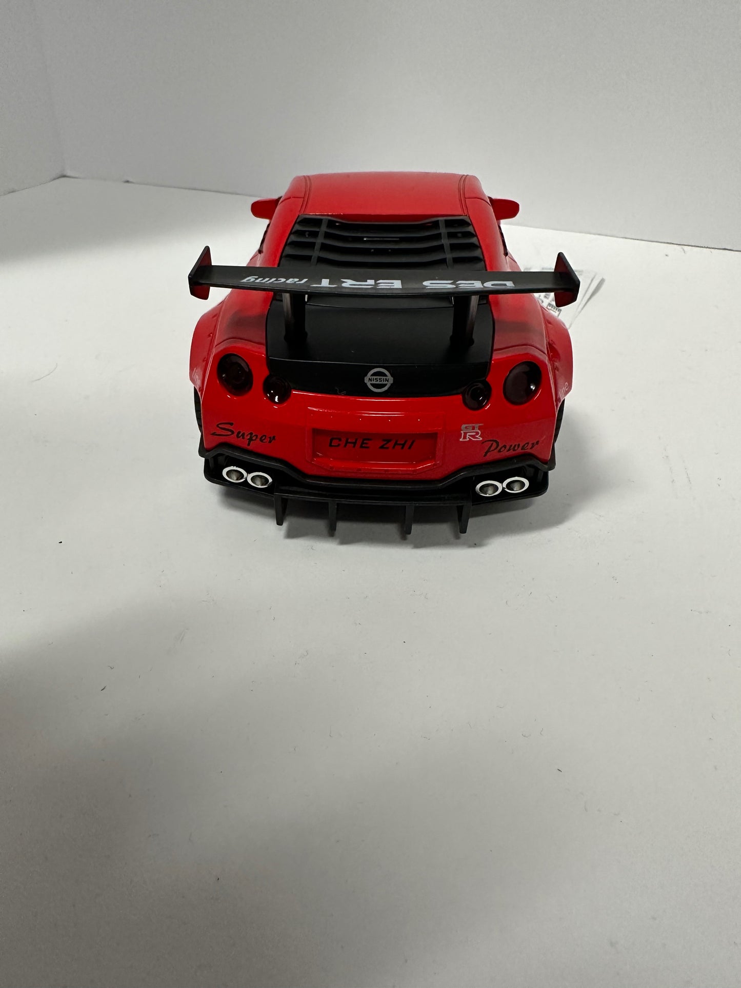 1:24 Nissan GT-R R35 Skyline Metal Diecast With Headlight and Taillight Leds