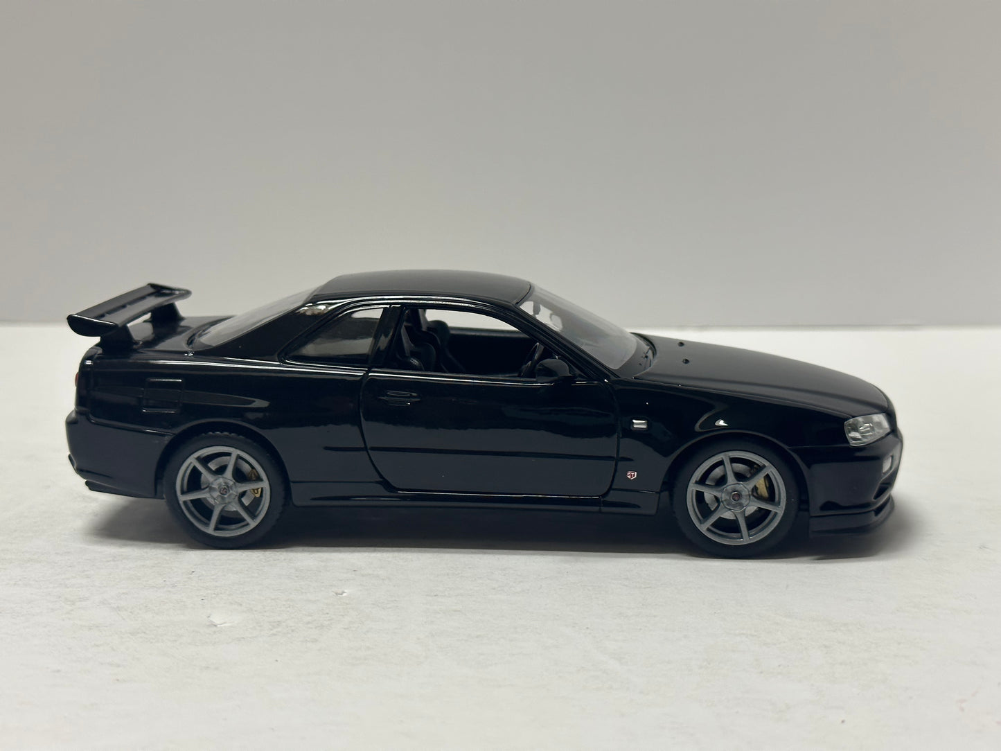 Welly 1:24 NISSAN SKYLINE GT-R (R34) RHD Black DIECAST  24108BK