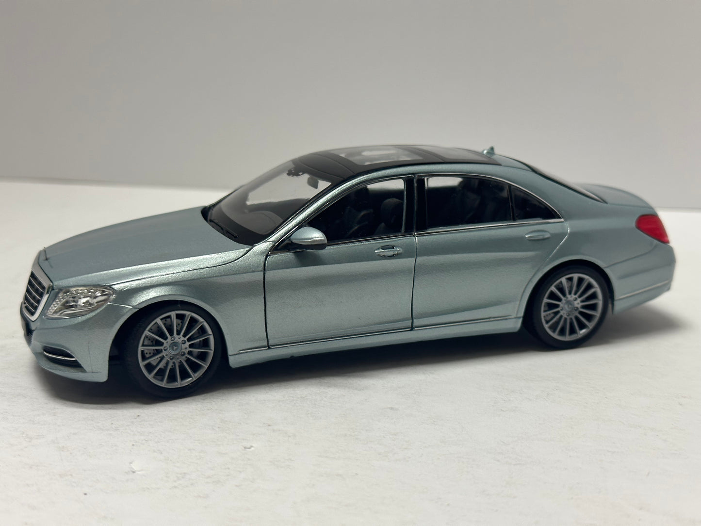 Welly 1:24 2015 Mercedes-Benz S-Class Silver Diecast 24051SG