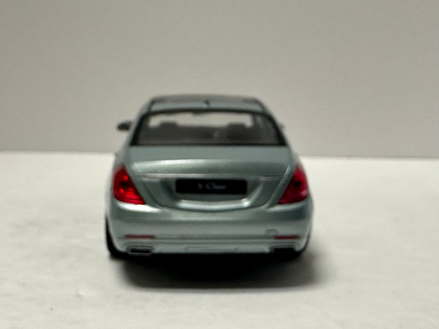 Welly 1:24 2015 Mercedes-Benz S-Class Silver Diecast 24051SG