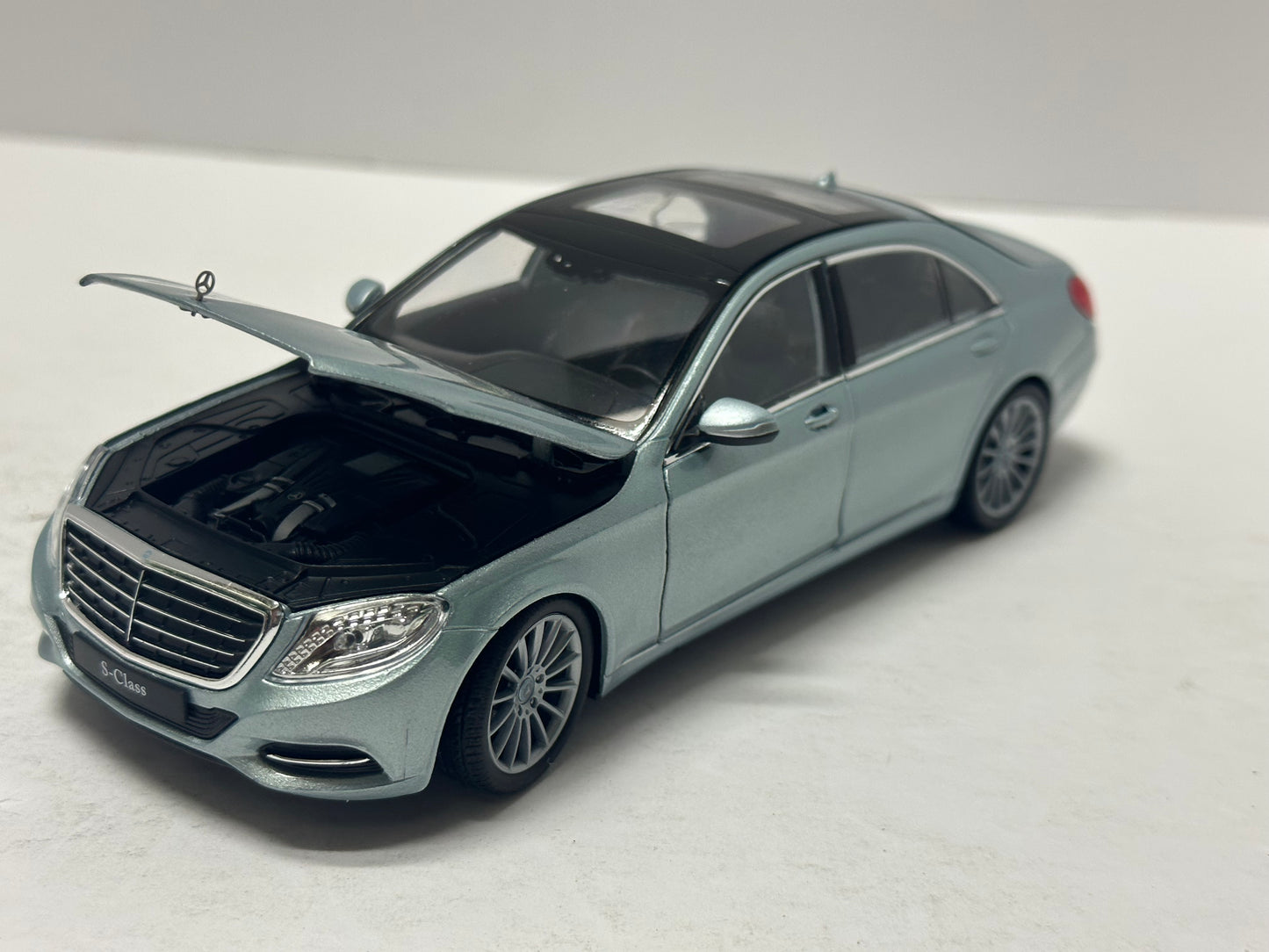 Welly 1:24 2015 Mercedes-Benz S-Class Silver Diecast 24051SG