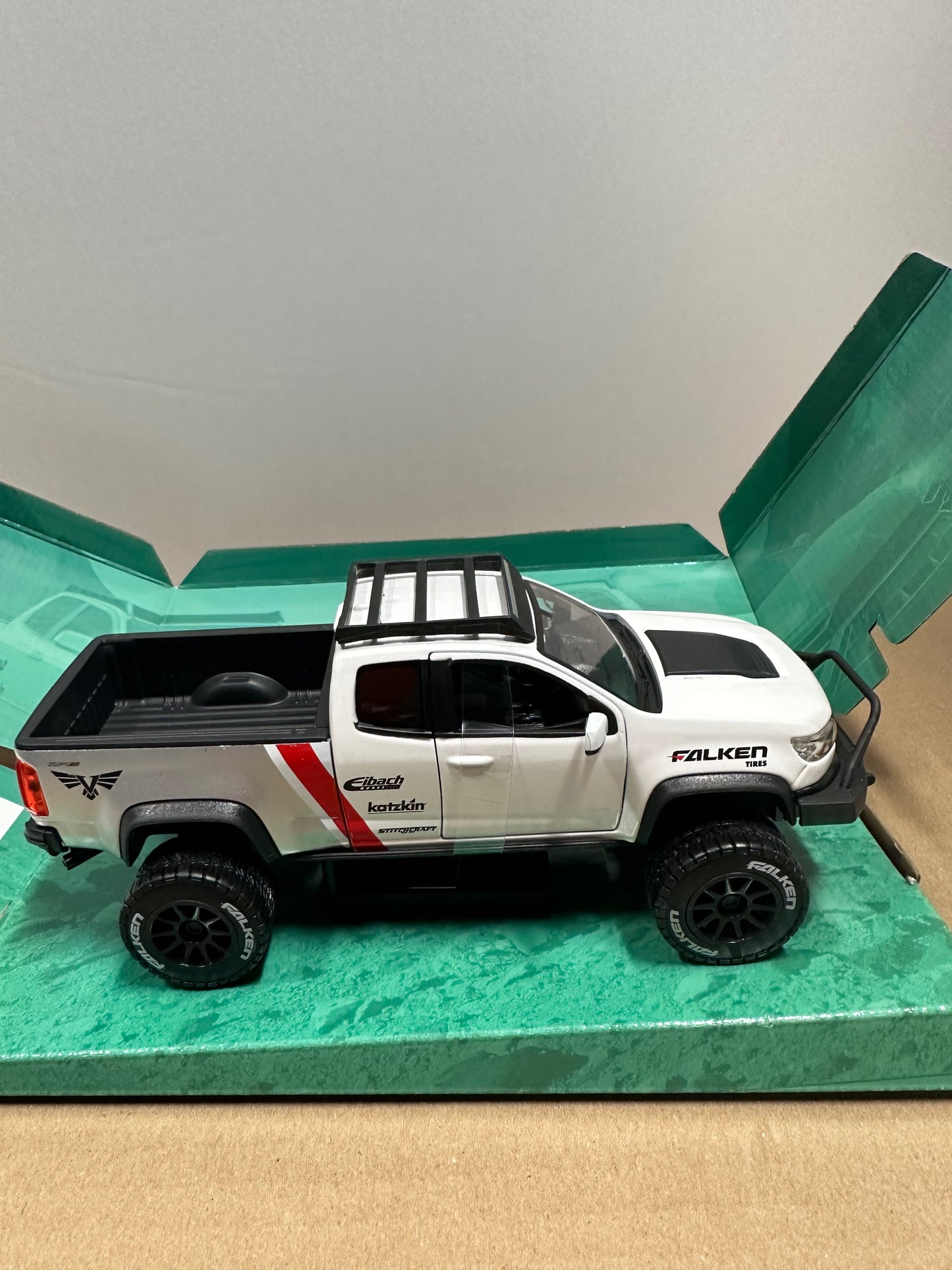 Maisto 1:27 Scale 2017 Chevrolet Colorado ZR2 Off Road Diecast