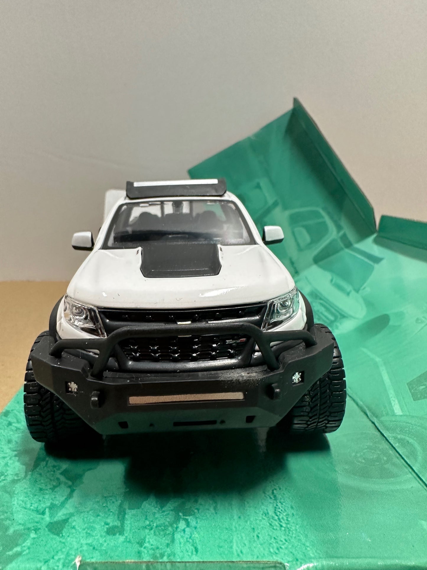 Maisto 1:27 Scale 2017 Chevrolet Colorado ZR2 Off Road Diecast