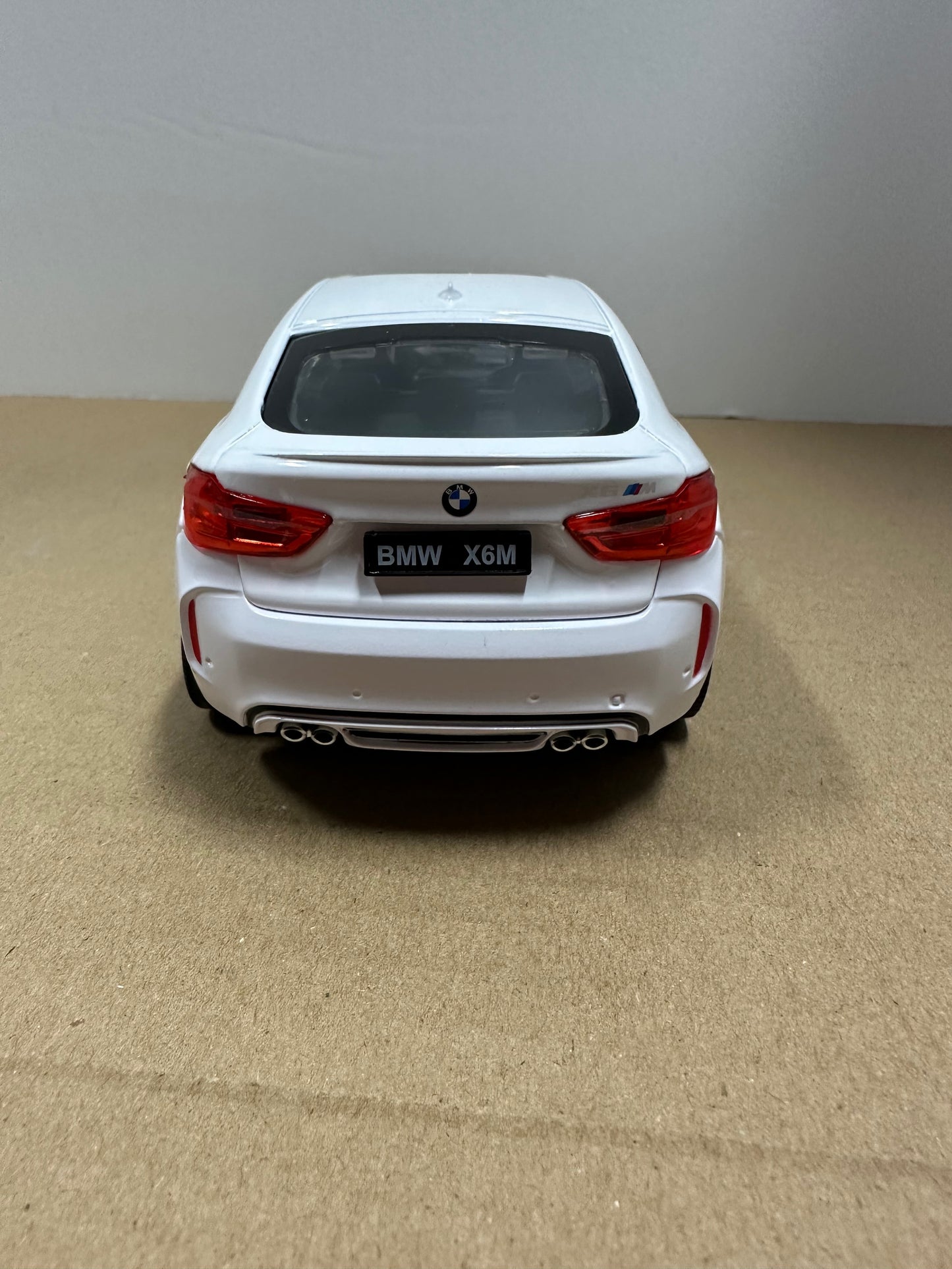 Rastar 1:24 BMW X6 M WHITE SUV Coupe Alloy Car Model Diecasts