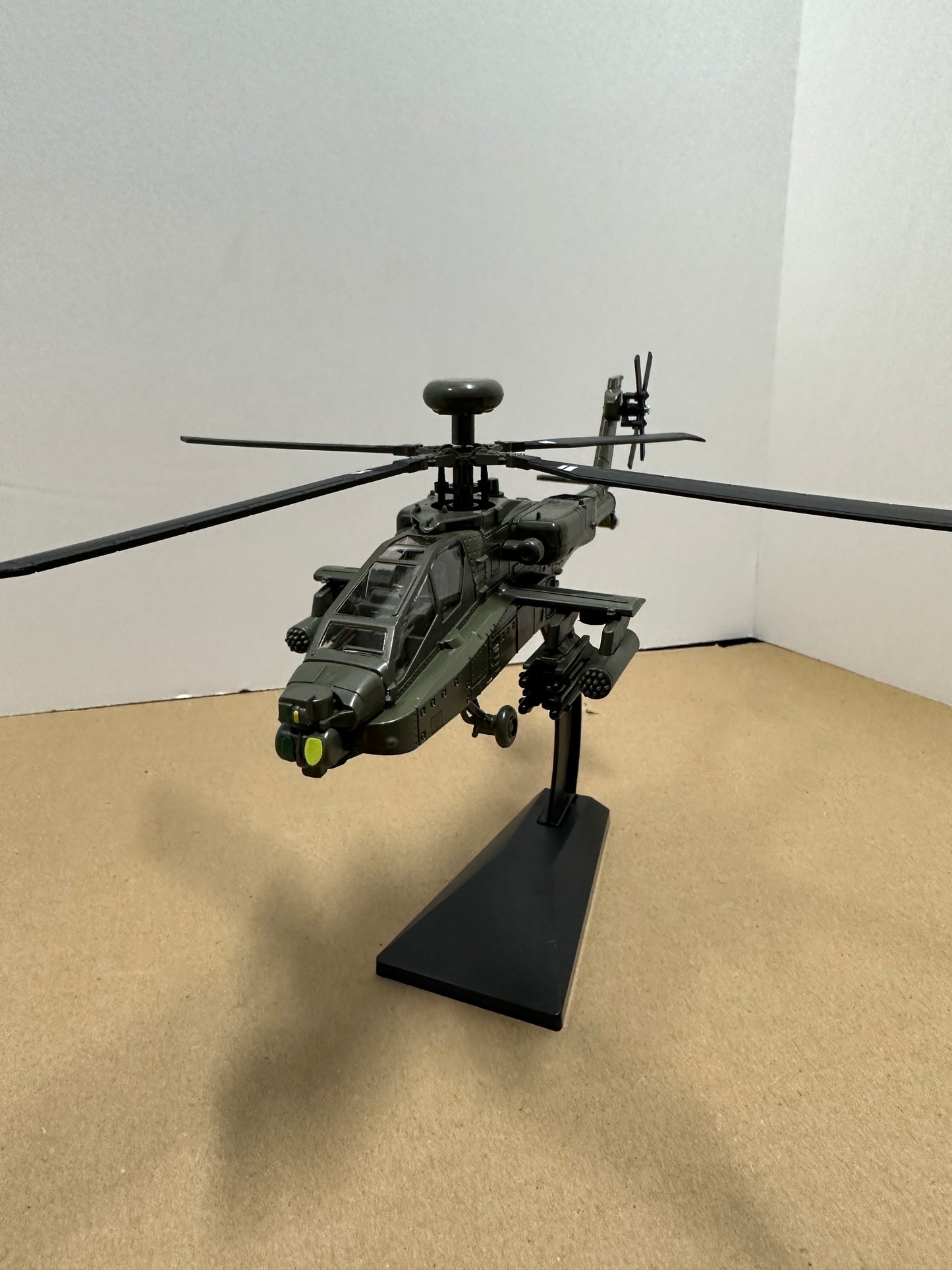 1:64 Scale American Fighter AH-64D Helicopter Diecast