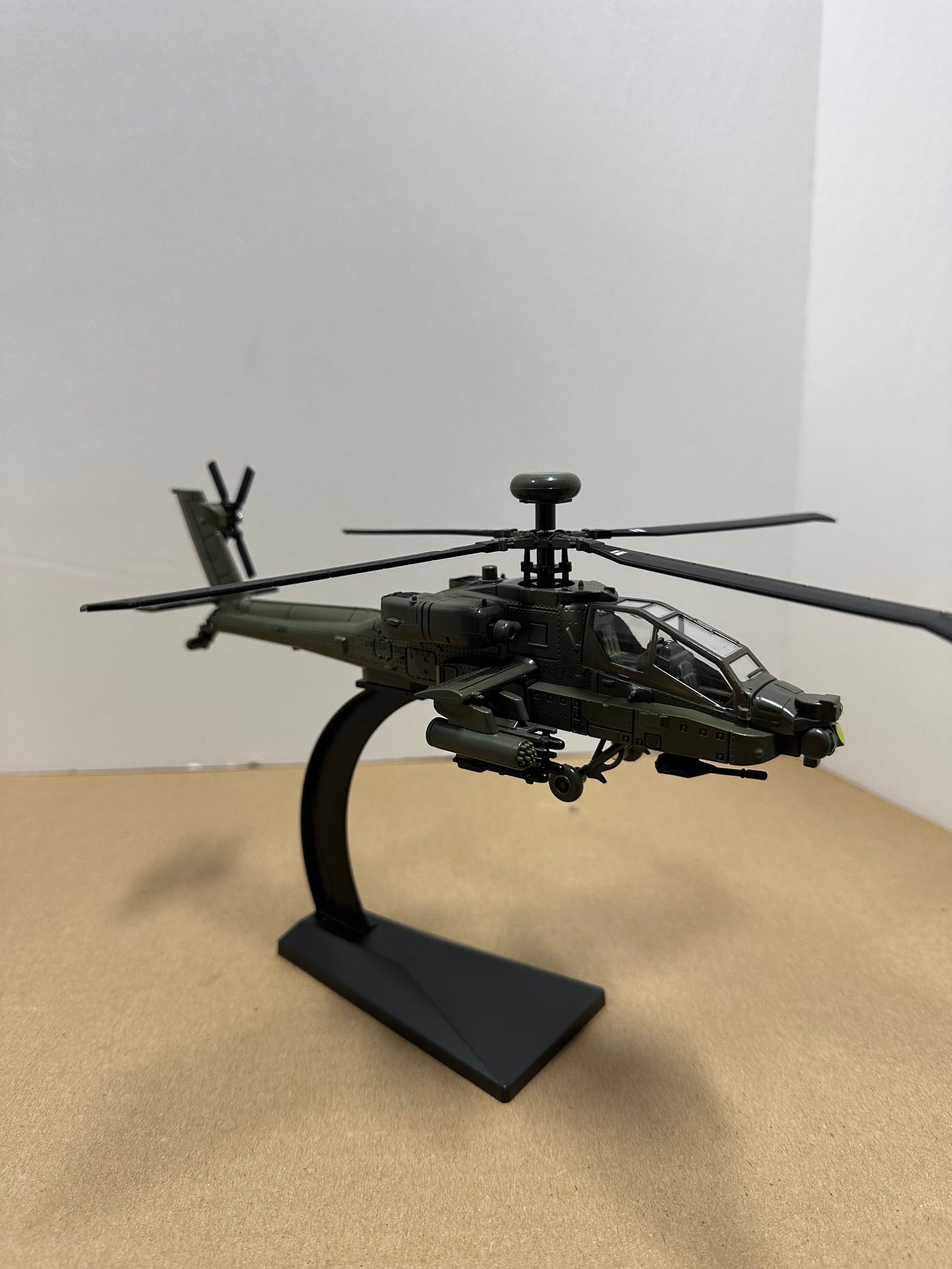 1:64 Scale American Fighter AH-64D Helicopter Diecast