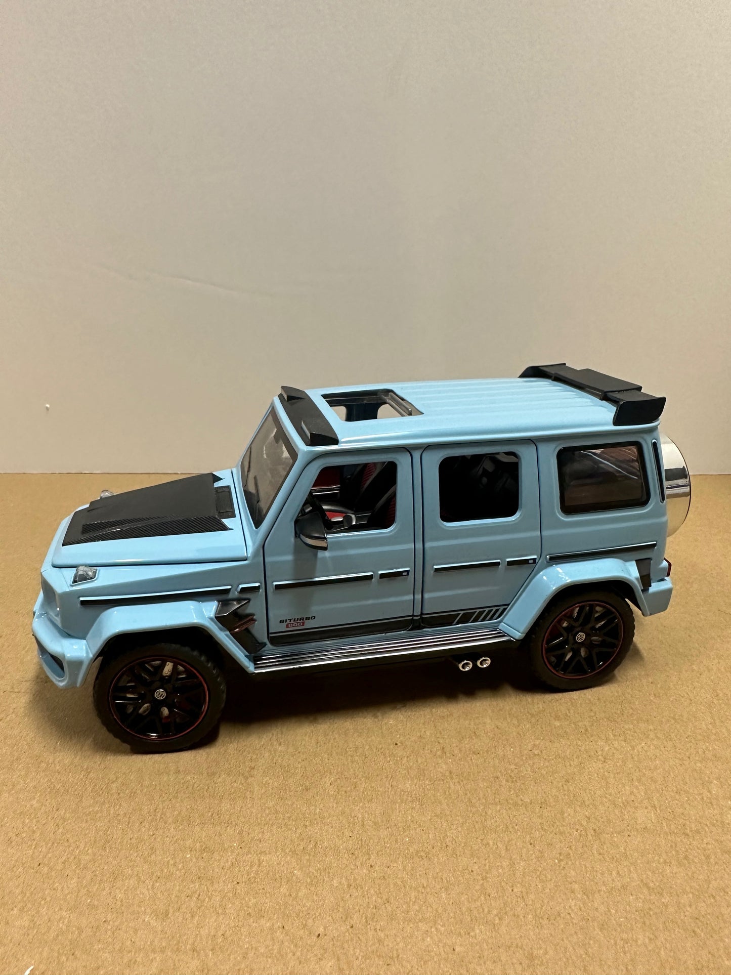 1:24 Mercedes-Benz BRABUS G800 With LED Headlight Tail Light Diecast