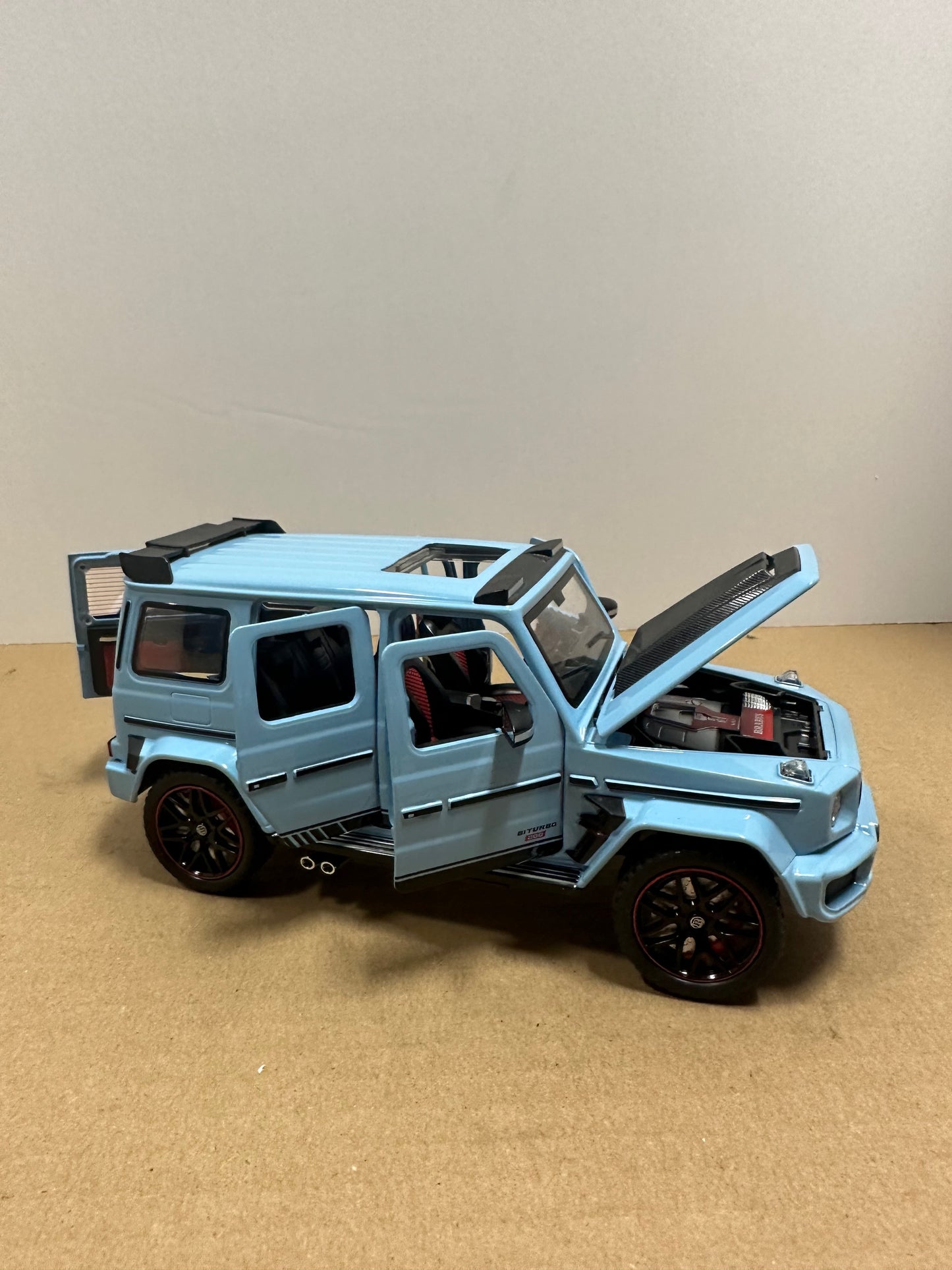 1:24 Mercedes-Benz BRABUS G800 With LED Headlight Tail Light Diecast