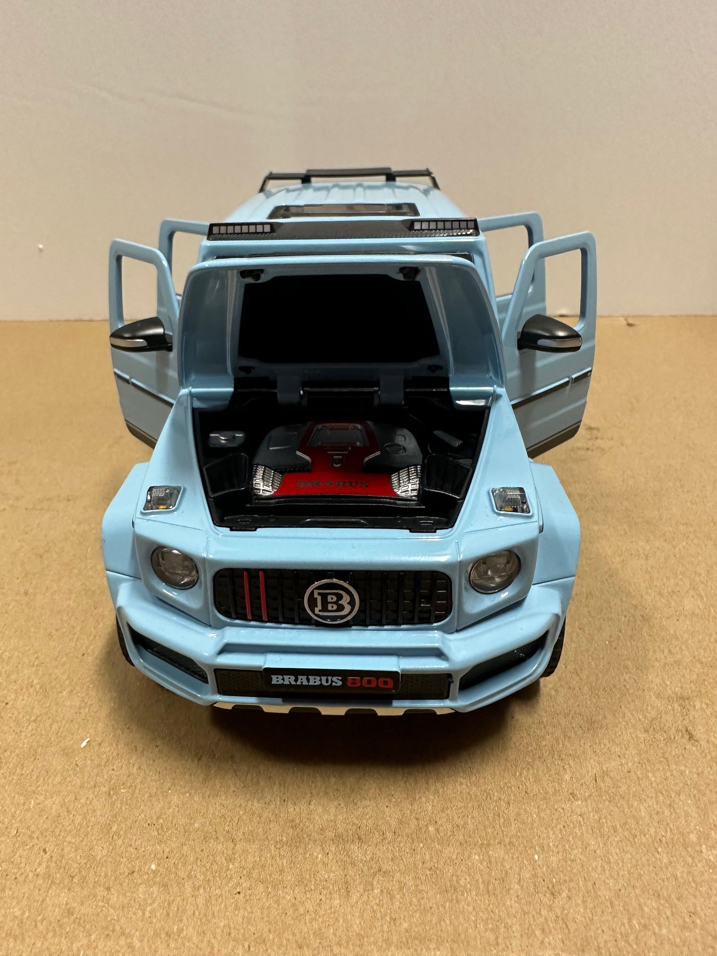 1:24 Mercedes-Benz BRABUS G800 With LED Headlight Tail Light Diecast