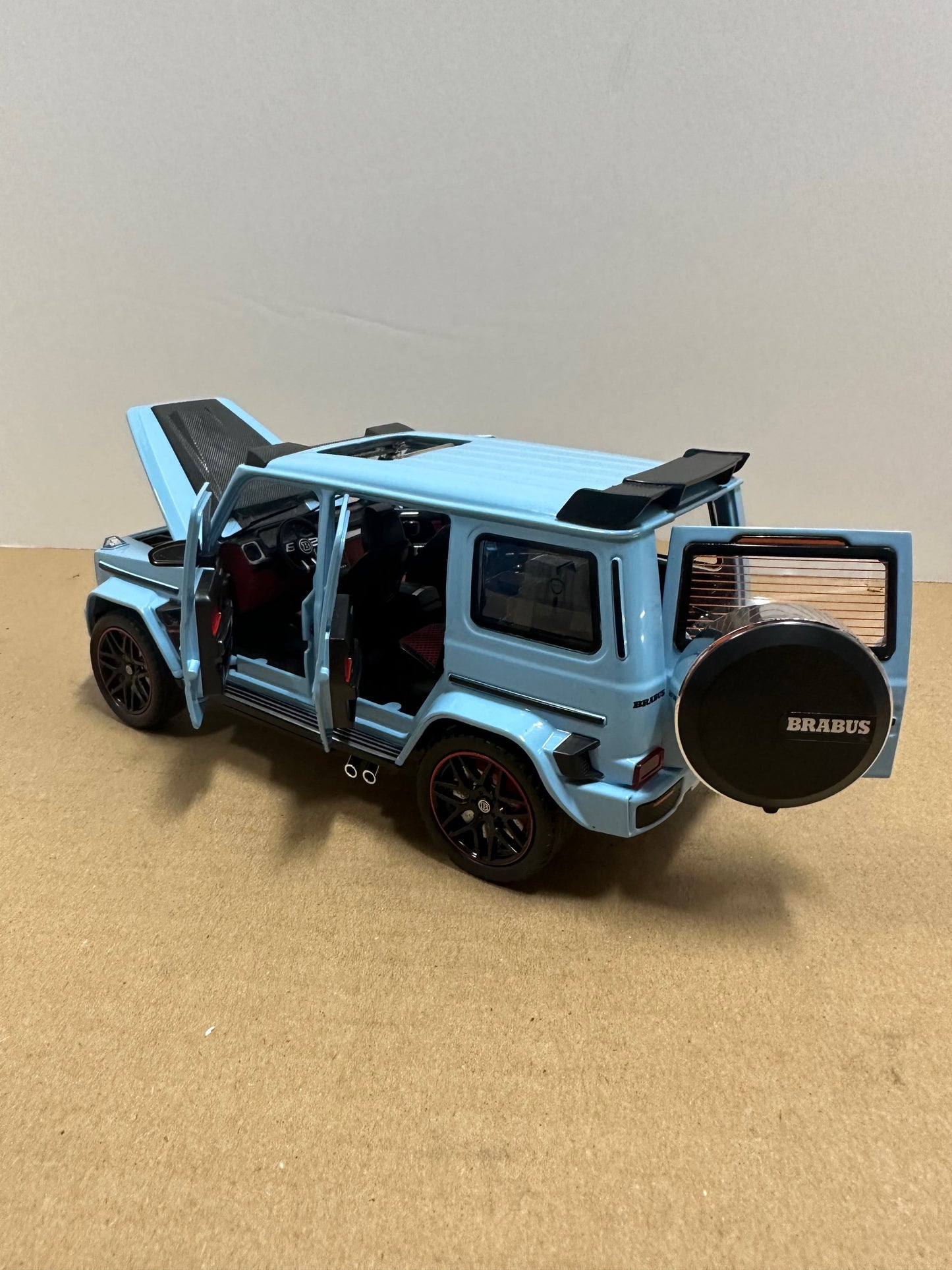 1:24 Mercedes-Benz BRABUS G800 With LED Headlight Tail Light Diecast