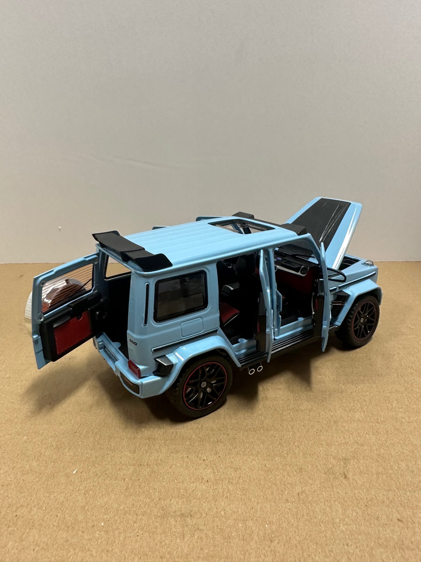 1:24 Mercedes-Benz BRABUS G800 With LED Headlight Tail Light Diecast