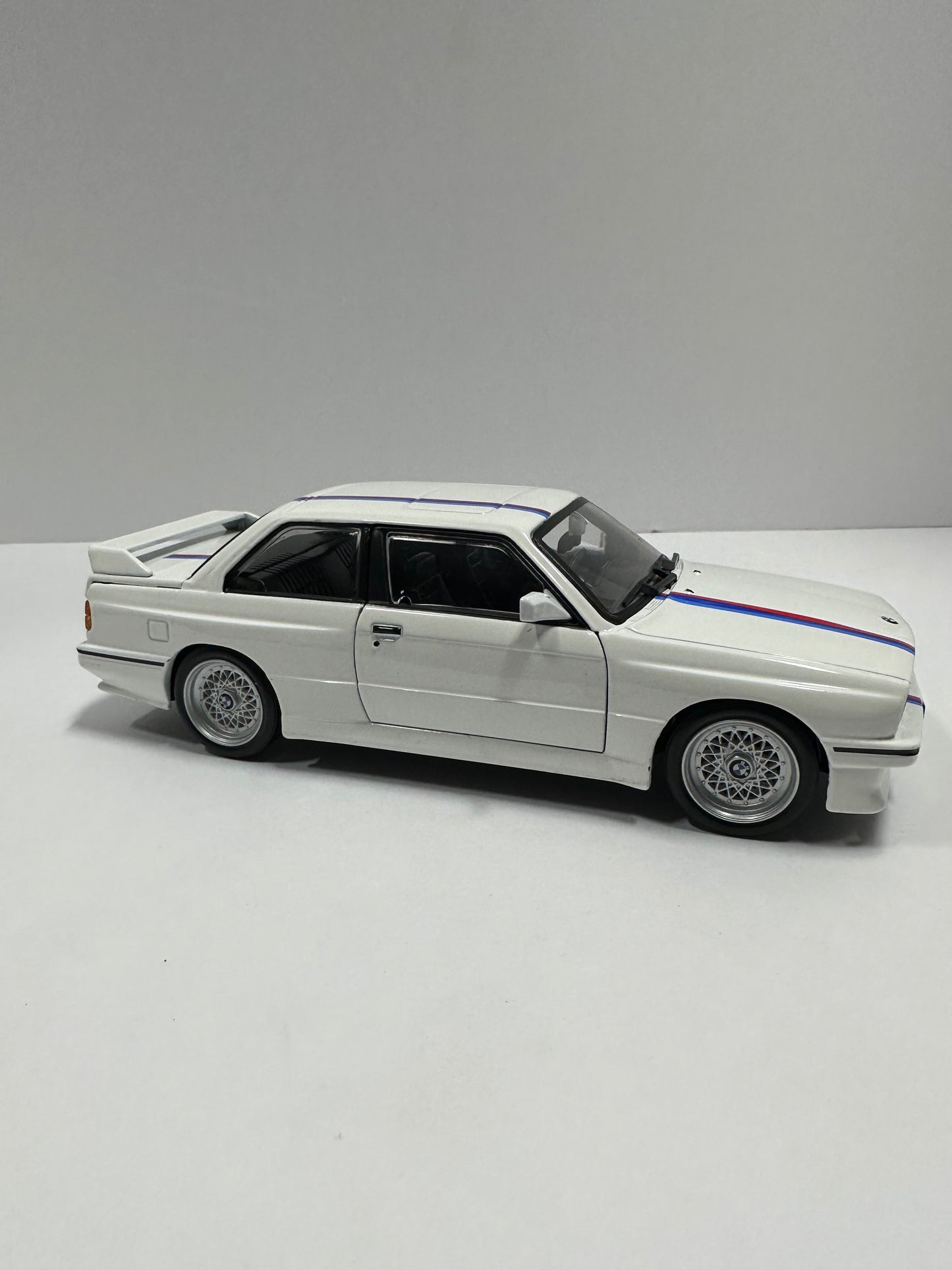 Bburago 1:24 Bmw M3 E30 1988 Diecast