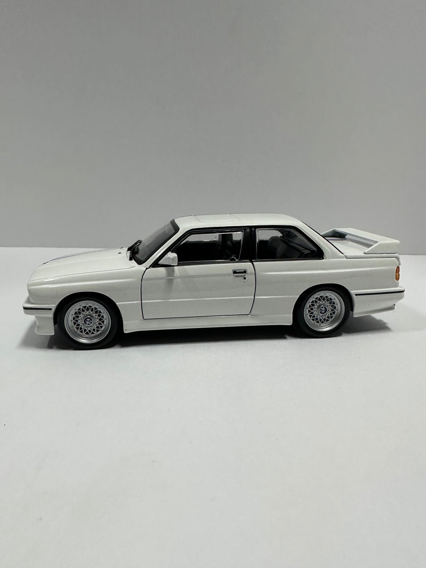 Bburago 1:24 Bmw M3 E30 1988 Diecast