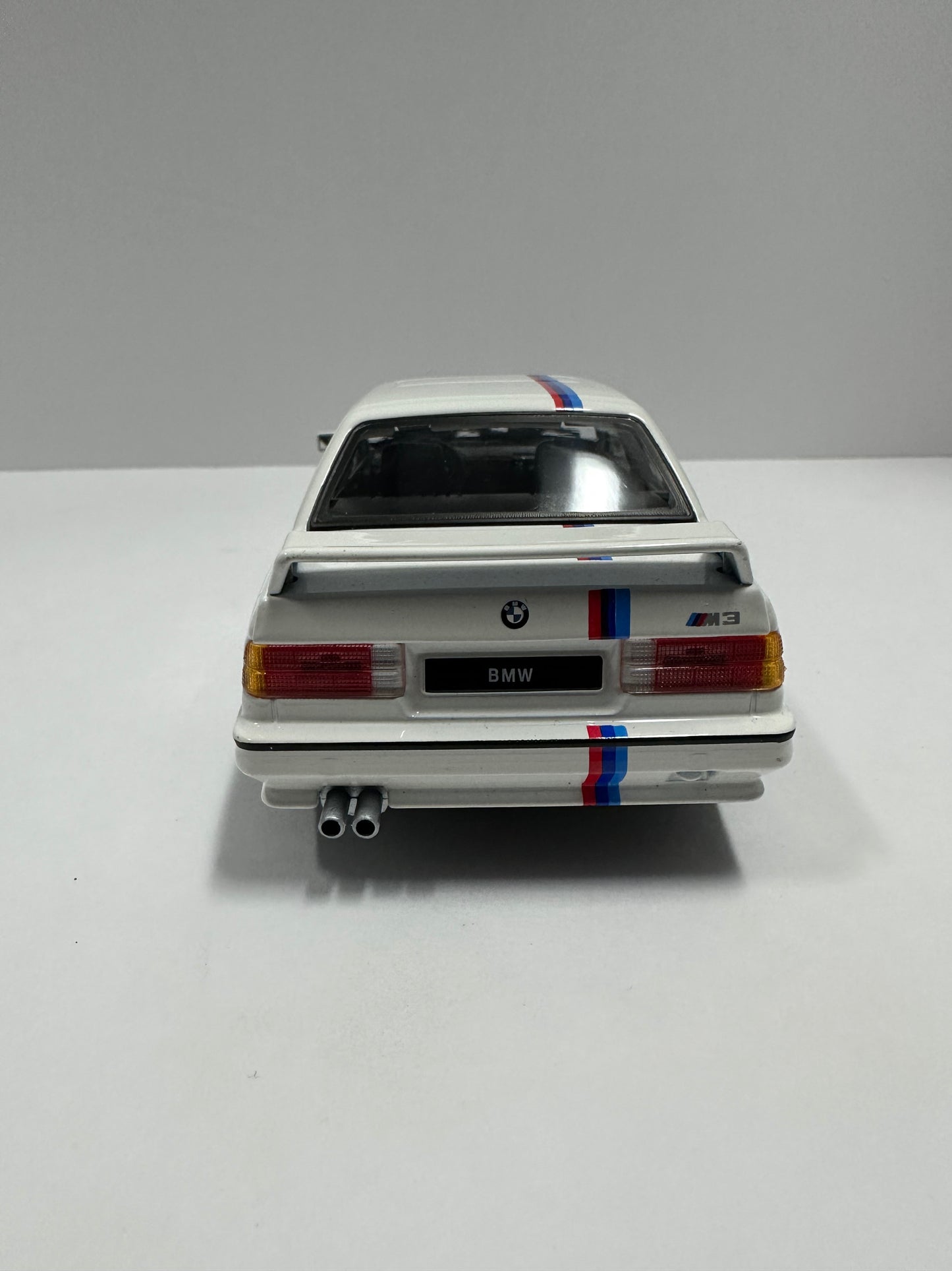 Bburago 1:24 Bmw M3 E30 1988 Diecast