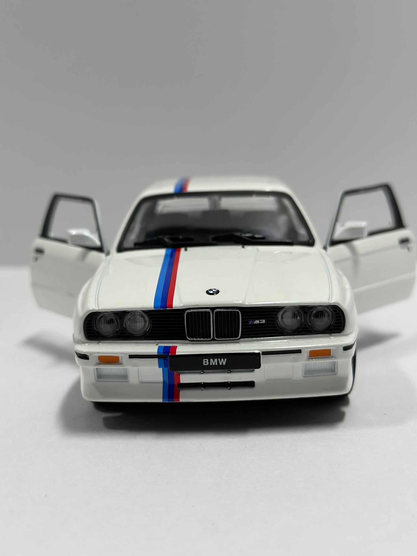 Bburago 1:24 Bmw M3 E30 1988 Diecast