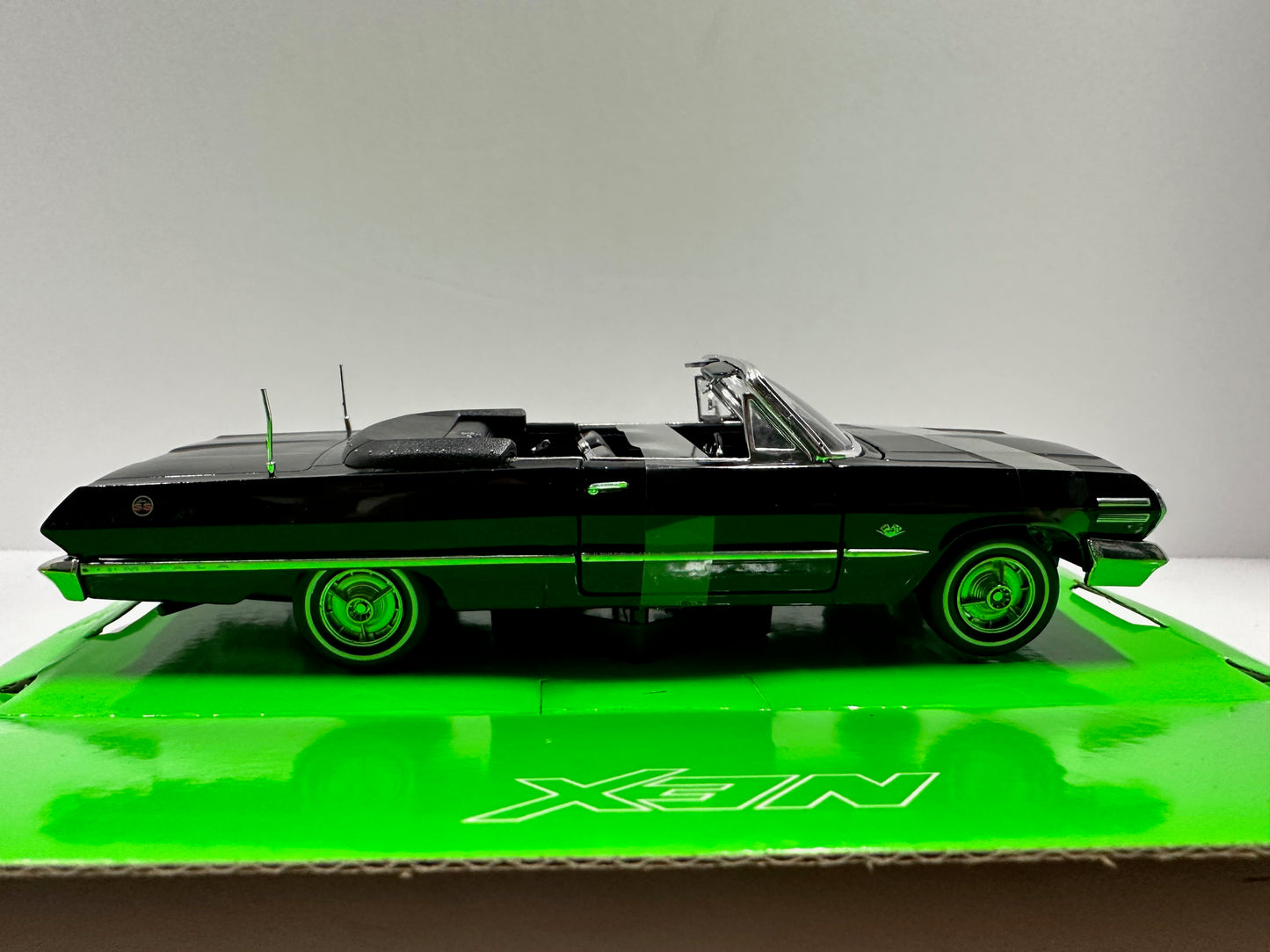 Welly 1:24 Chevrolet Impala 1963 CONVERTIBLE Diecast