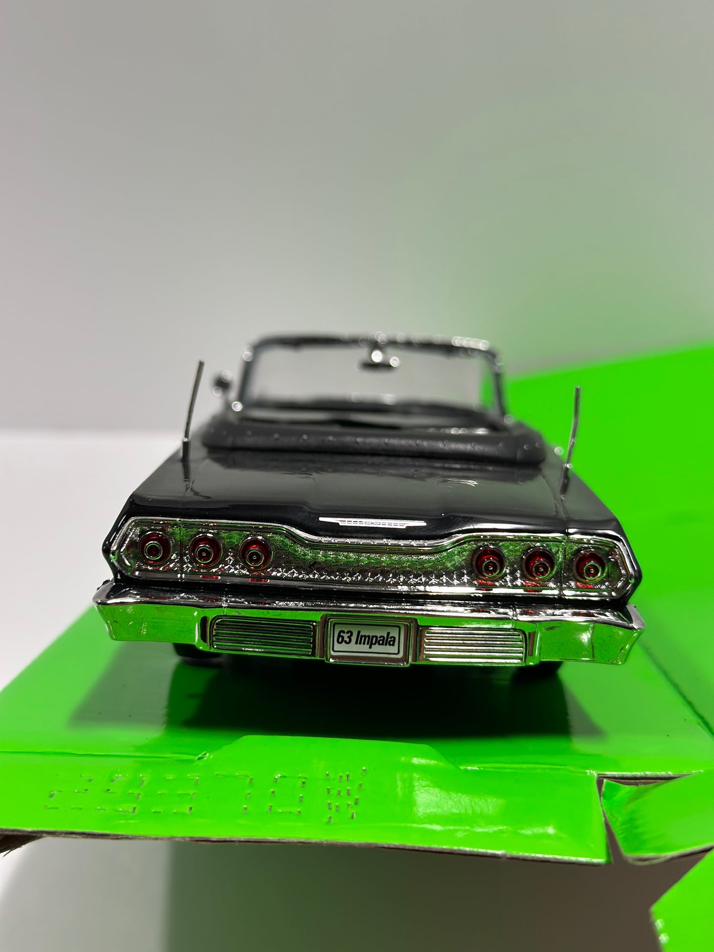 Welly 1:24 Chevrolet Impala 1963 CONVERTIBLE Diecast