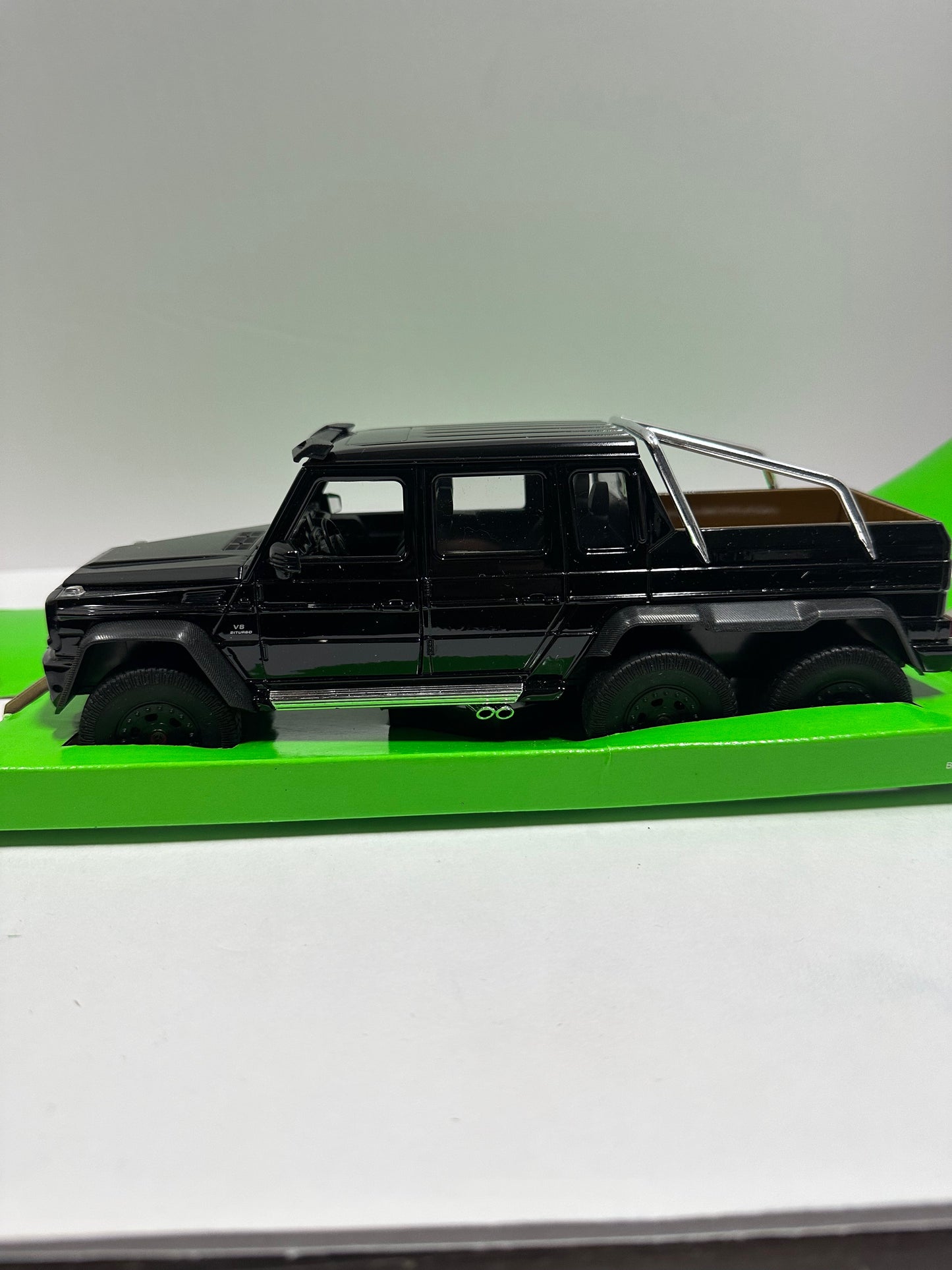 Welly 1:24 Mercedes G-Class G63 AMG 6x6 Diecast