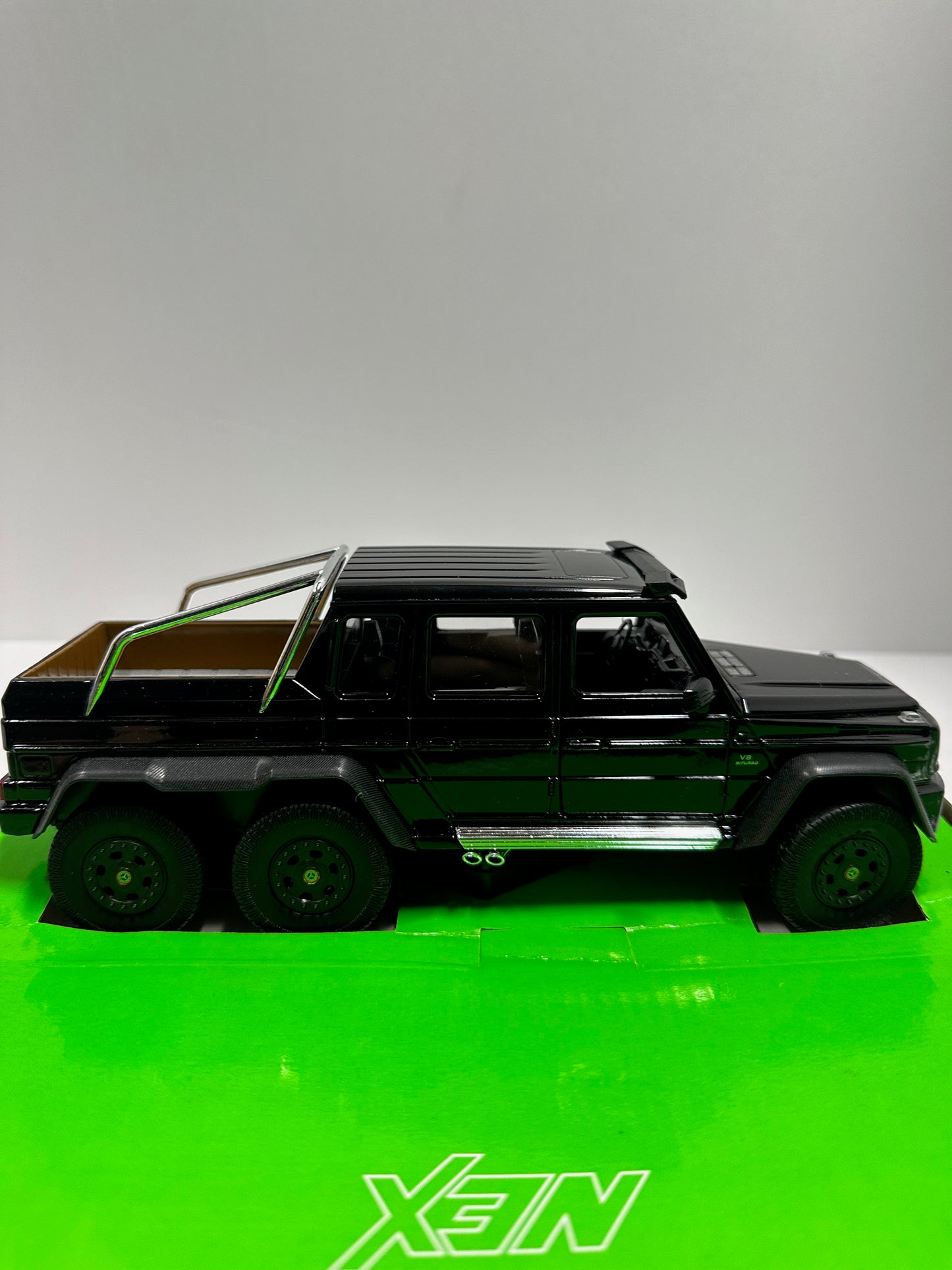 Welly 1:24 Mercedes G-Class G63 AMG 6x6 Diecast