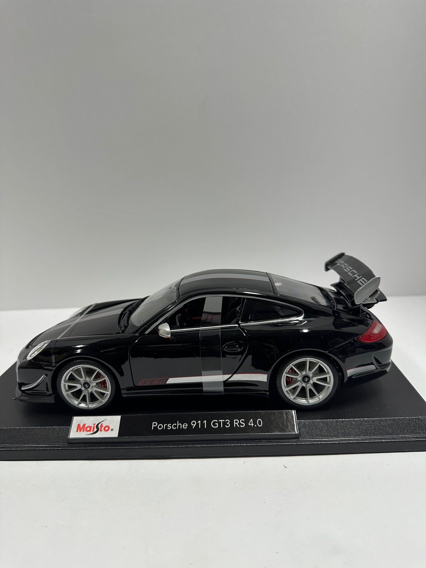 Maisto 2010 1:18 Porsche 911 GT3 RS 4.0 Diecast