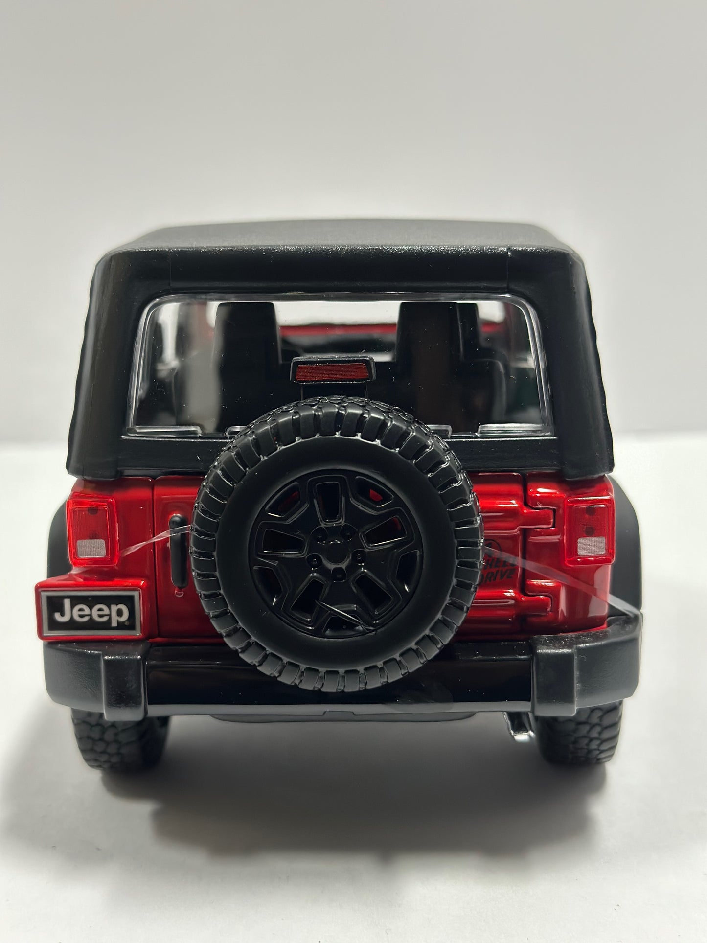 Maisto 1:18 2014 Jeep Wrangler Willys 2 door