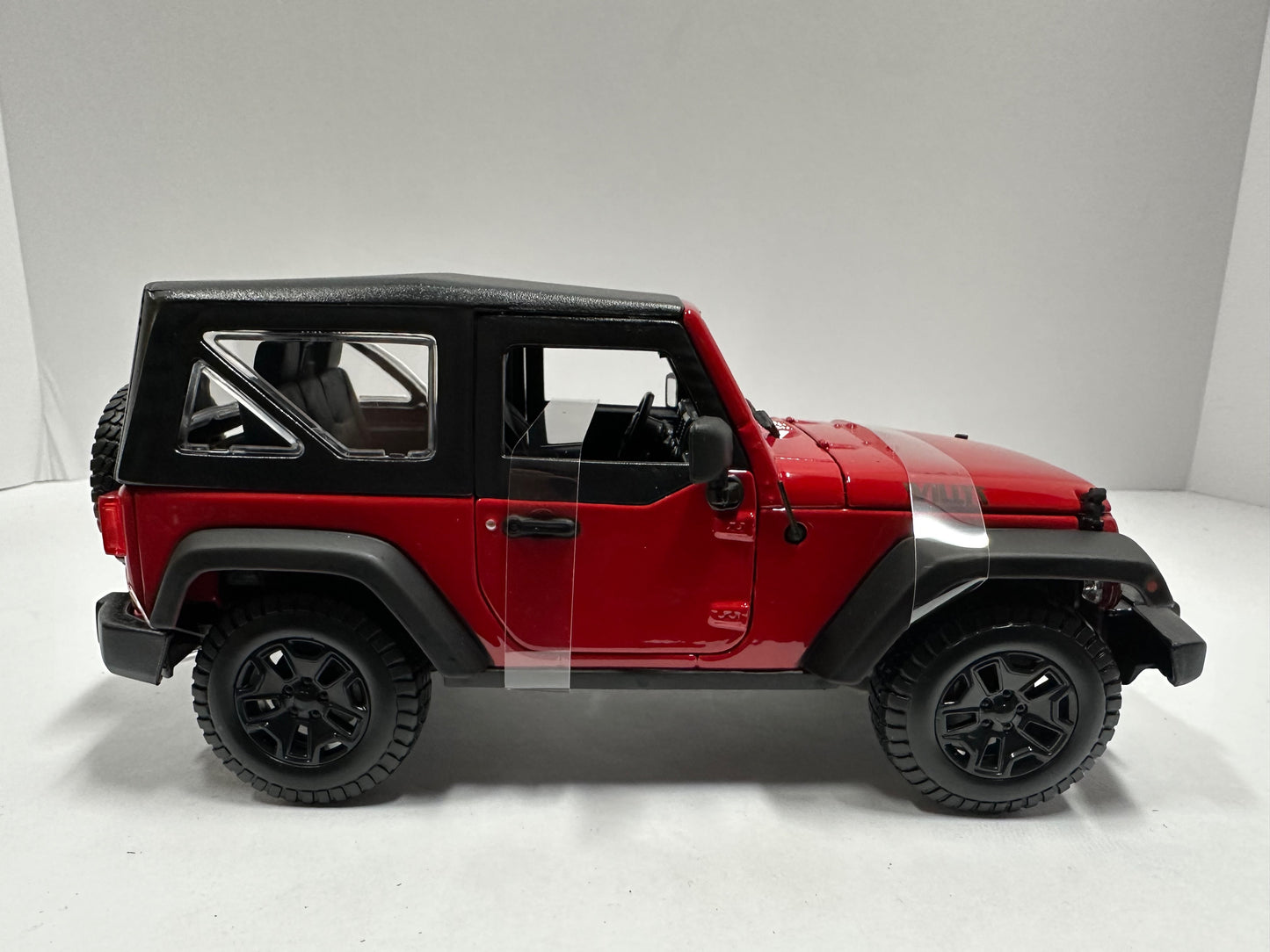 Maisto 1:18 2014 Jeep Wrangler Willys 2 door