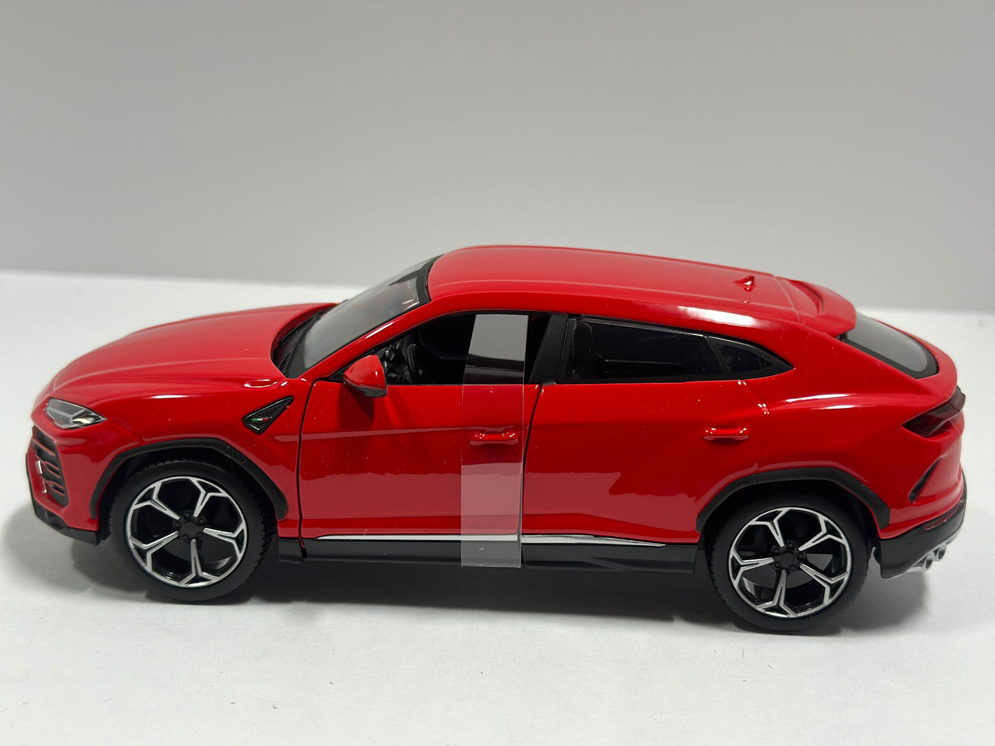 Maisto 1:24 Lamborghini Urus Diecast