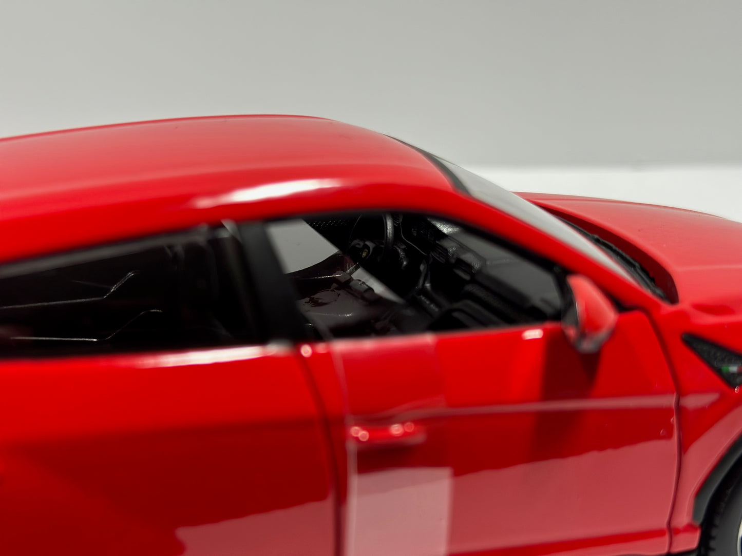 Maisto 1:24 Lamborghini Urus Diecast