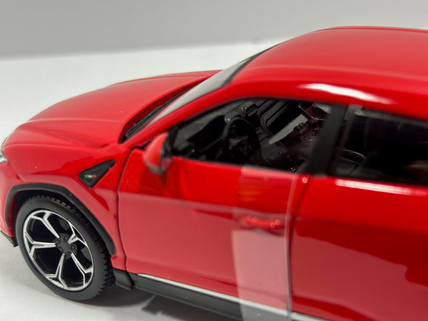 Maisto 1:24 Lamborghini Urus Diecast