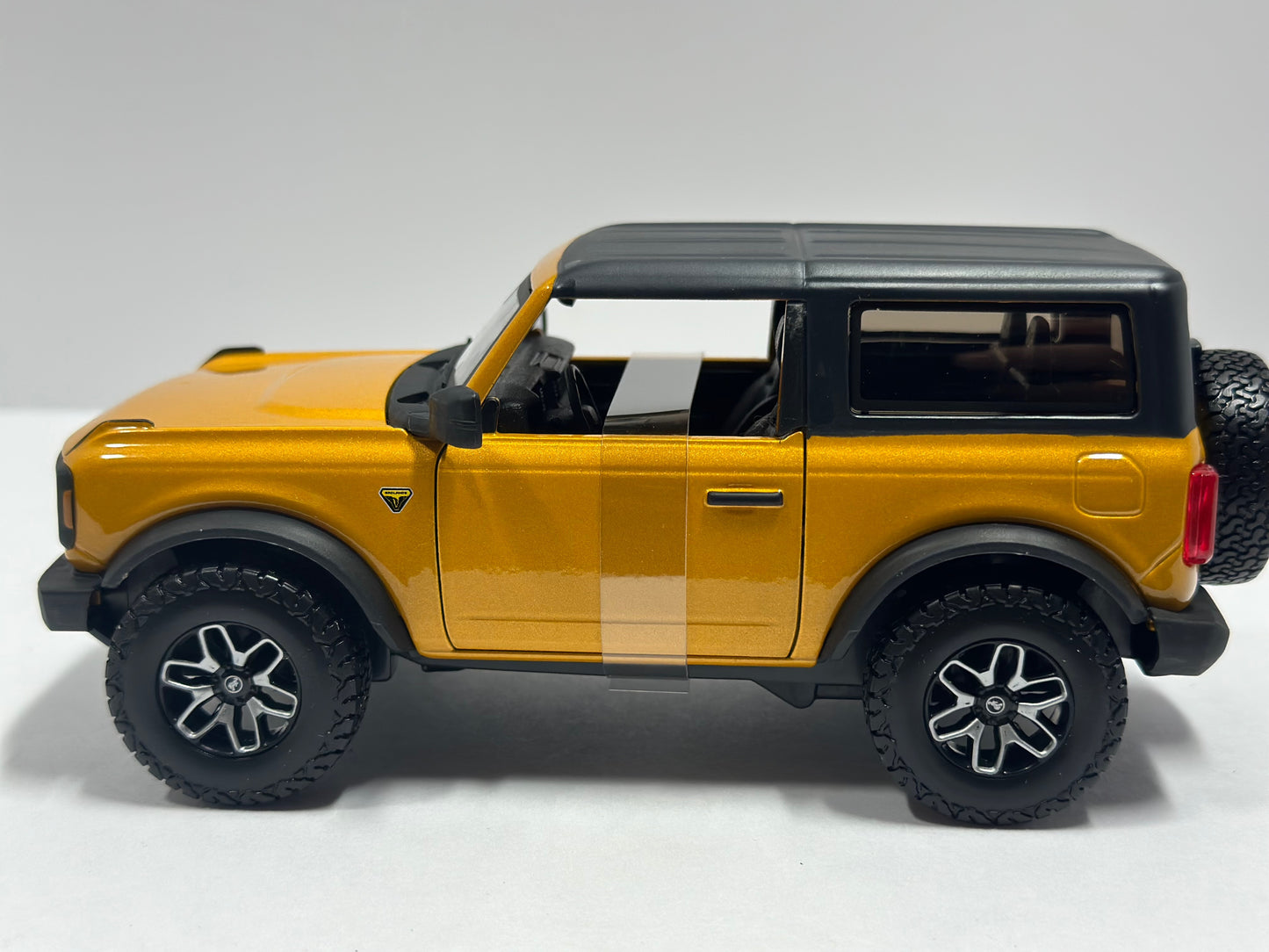 MAISTO 1:24 2021 FORD BRONCO BADLANDS 2 DOOR DIECAST