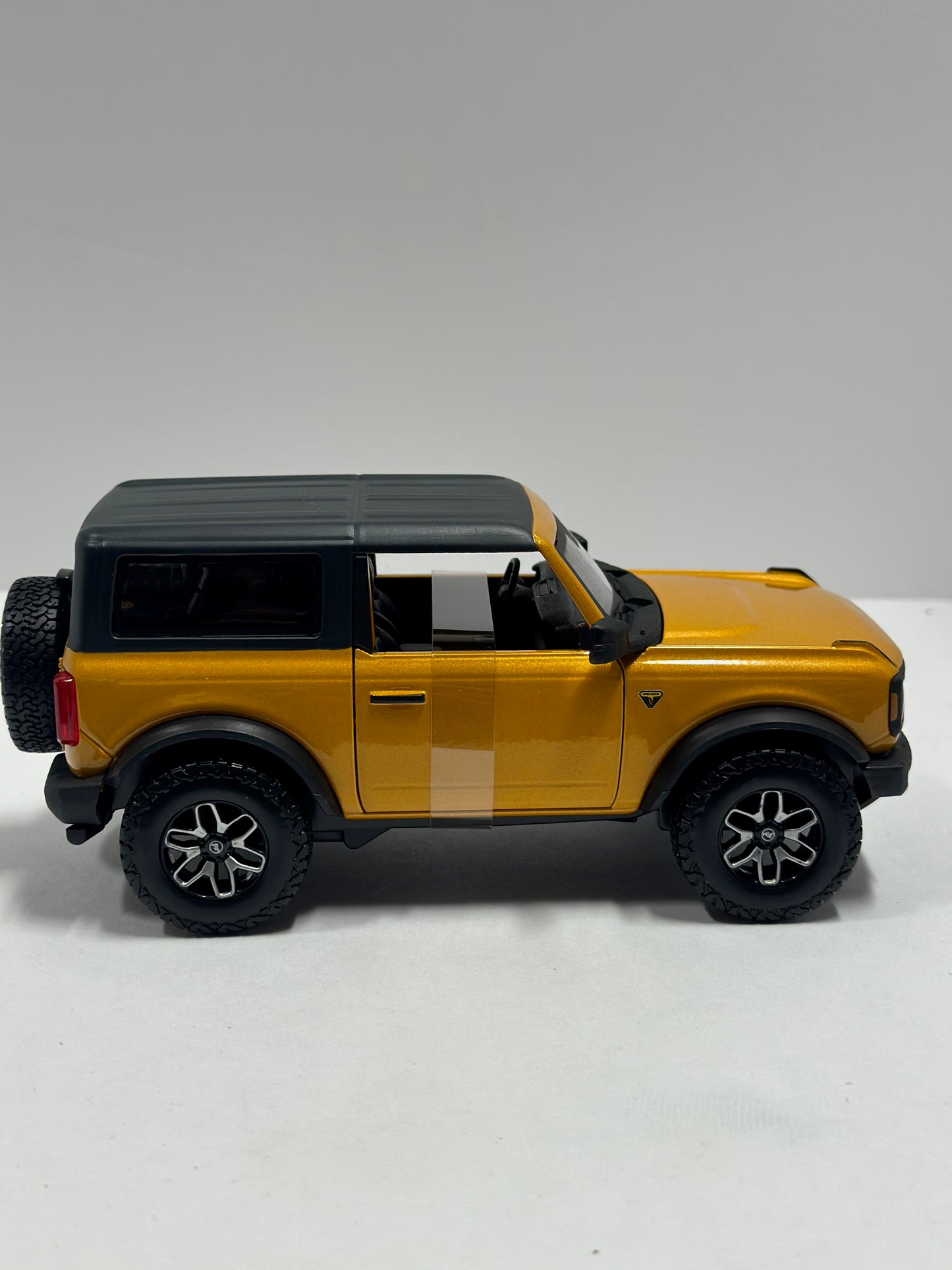 MAISTO 1:24 2021 FORD BRONCO BADLANDS 2 DOOR DIECAST