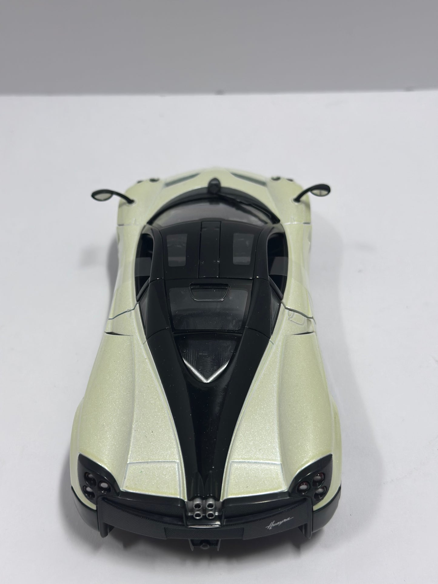 Welly 1:24 Pagani Huayra Diecast