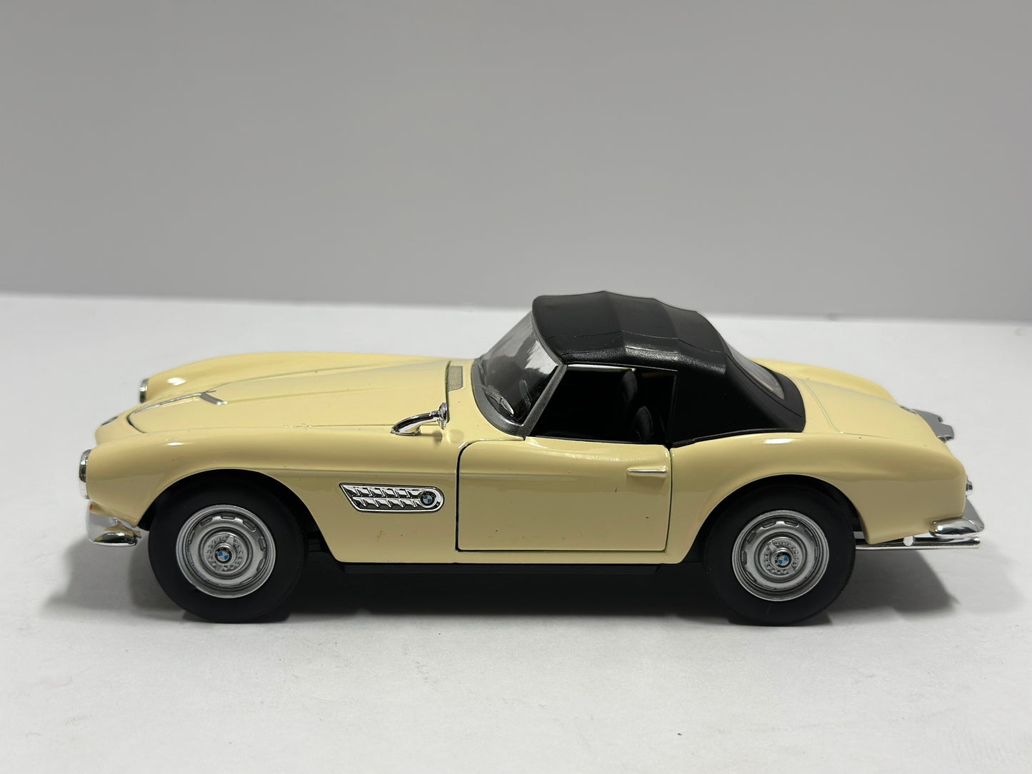 Welly 1:24 Bmw 507 Soft Top Diecast